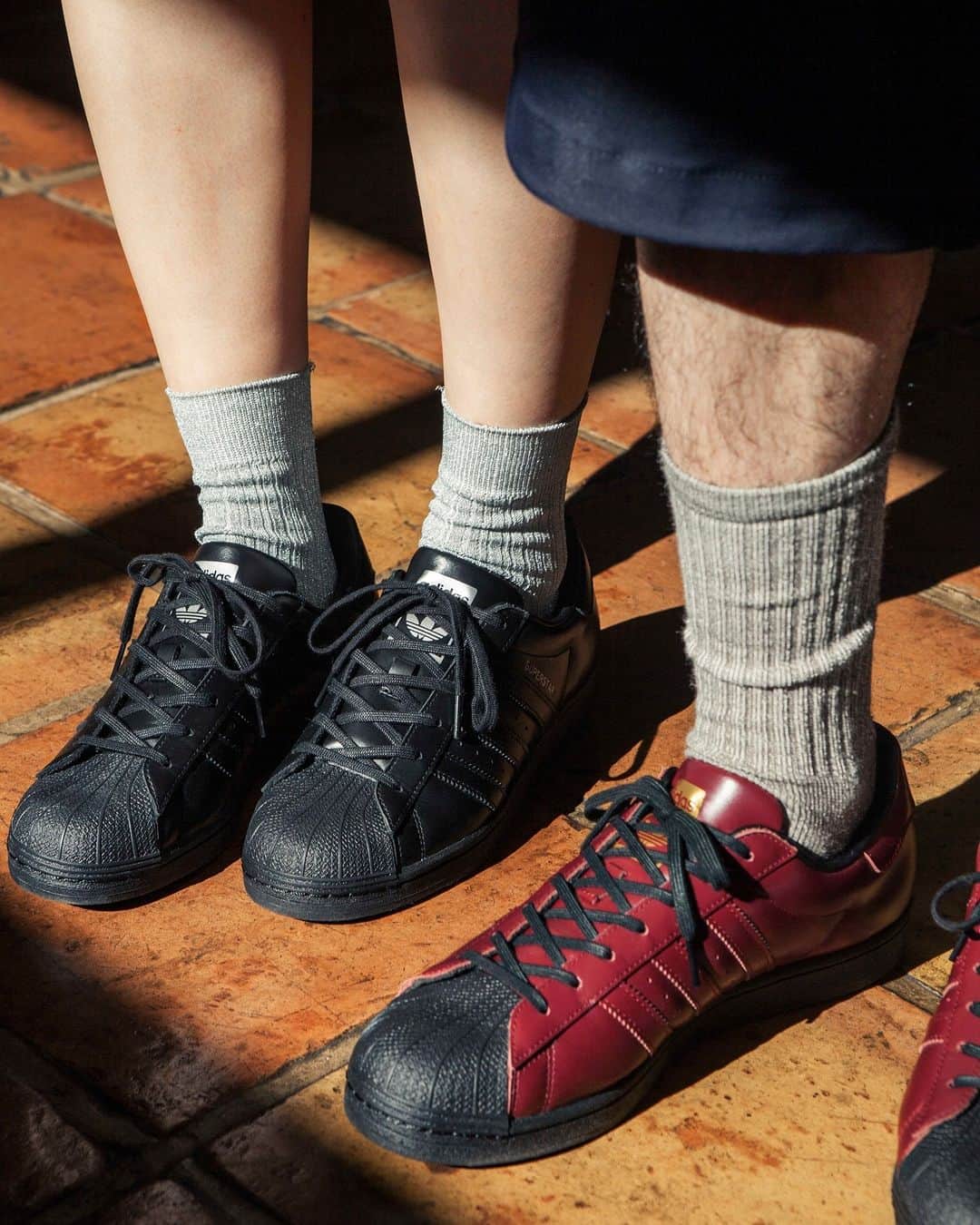 ABCマートさんのインスタグラム写真 - (ABCマートInstagram)「adidas Originalsから秋の雰囲気をまとったAutumn Packが登場🌰 足元から季節を先取りして、ファッションが楽しくなる秋を満喫して💛💚  @houyhnhnm_official  #アディダス #秋コーデ #カップルコーデ」8月24日 9時03分 - abc_mart_japan