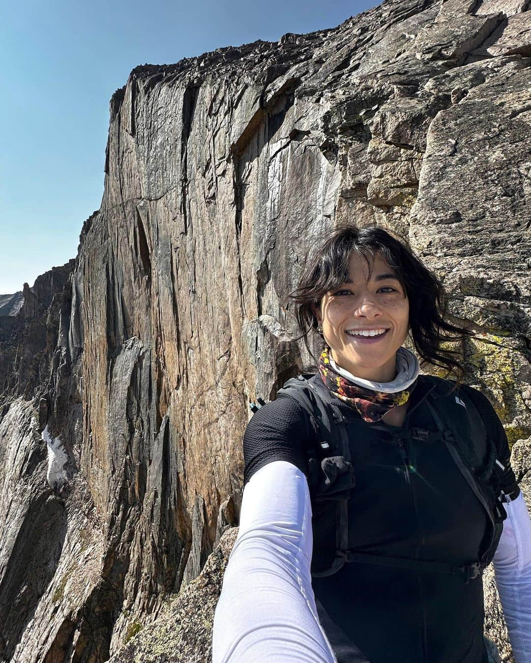 ニーナ・ウィリアムズさんのインスタグラム写真 - (ニーナ・ウィリアムズInstagram)「Celebrated my 33rd spin around this planet doing a bunch of alpine climbing, hiking, and biking topped off by an evening lawn sprawl in the foothills with friends. It was a pretty mega day that I’m still recovering from, definitely one of my less chill birthdays but life in general has been less chill and I really wouldn’t have it any other way. Thank you to everyone who reached out with well-wishes and encouraging words 💛💛 I needed it towards the end!! Hell is riding & roasting on highway 36 through construction and the midday lunch rush 🔥🥵   A special and sincere thank you to Annie & Christine at @theclimbclinic for helping keep my legs healthy. I was worried about limitations in my knees/hamstrings but they are putting me straight!  Here’s to another year of dreaming big ✨💭✨ and big love to the folks in my life who dream with me 💛  #climbing #longspeak #thediamond」8月24日 9時09分 - sheneenagins