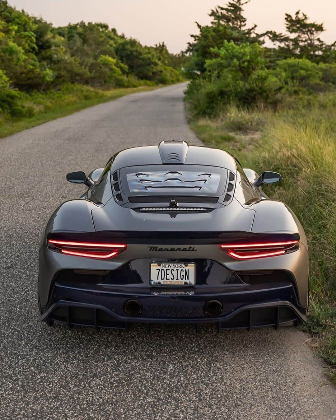 CarsWithoutLimitsさんのインスタグラム写真 - (CarsWithoutLimitsInstagram)「Ain’t no bad angle with @7designhouse and their Carbon Aero Kit for the MC20!   #carswithoutlimits #maserati #mc20 #maseratimc20」8月24日 9時26分 - carswithoutlimits