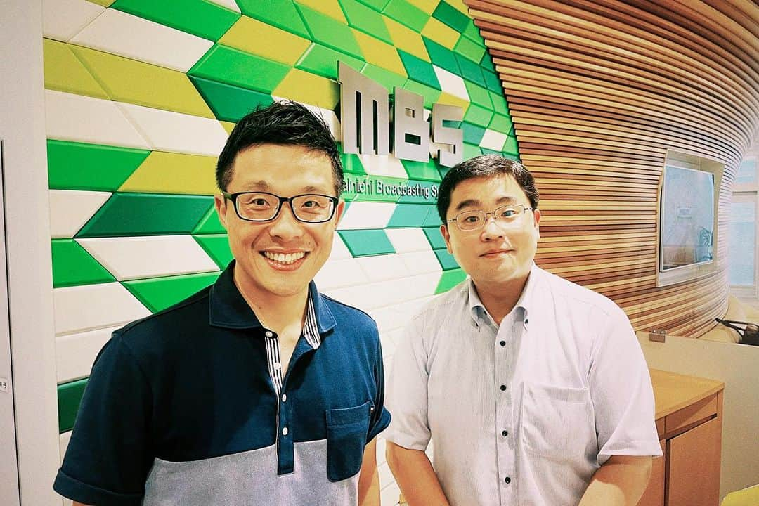 福島暢啓のインスタグラム：「。 CBC若狭さんがMBSに！ 初めて会ったのに、初対面の感覚が 全くありませんでした。 THE TIME,中継の裏側を報告し合い、 大変盛り上がりました。 メガネにレンズは入っていました。  #thetime_tbs」