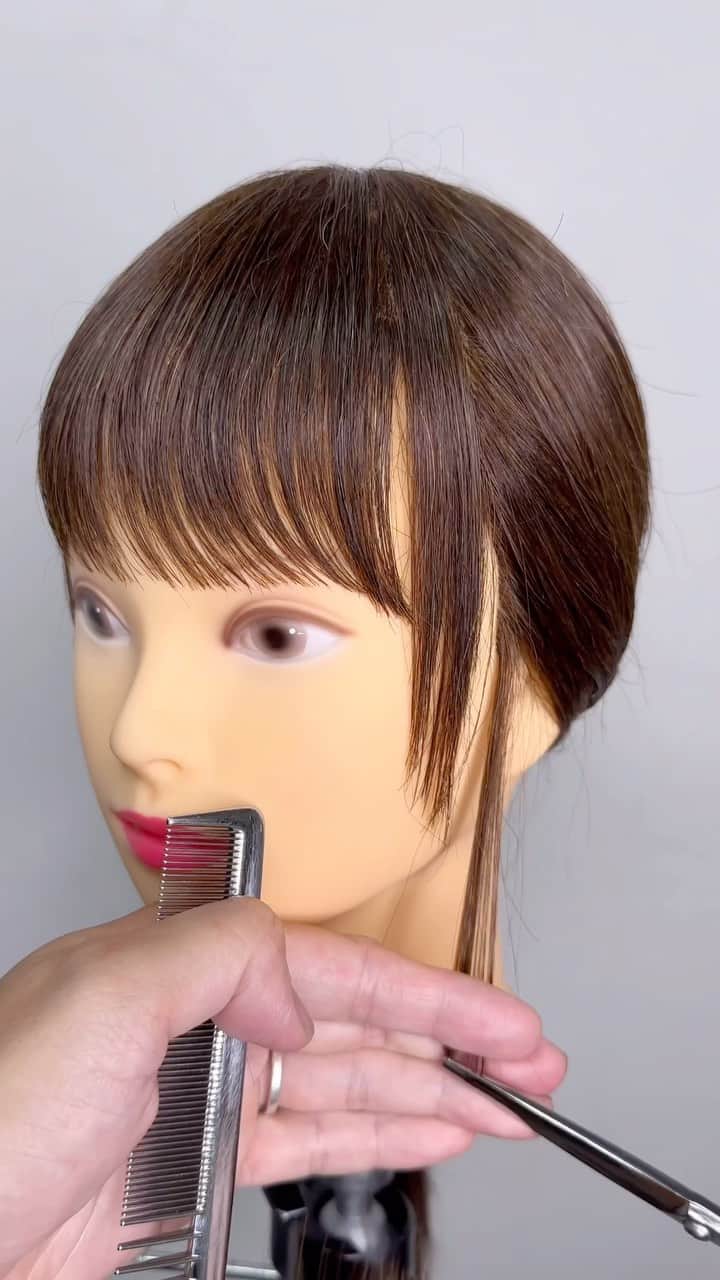 鶴谷和俊のインスタグラム：「おくれ毛、もみあげカット💇‍♀️  #もみあげカット #おくれ毛 #おくれ毛カット #ヘアアレンジ #ヘアアイロン #カールアイロン #スクエアバー #ヘアカット #カット #髪型 #bob #hair  #hairstyle #hairstyles #hairstyleideas #hairstylest #hairstyleoftheday #hairstyle #hairstylevideo #hairstyletutorial #hairstyles_ideas.」