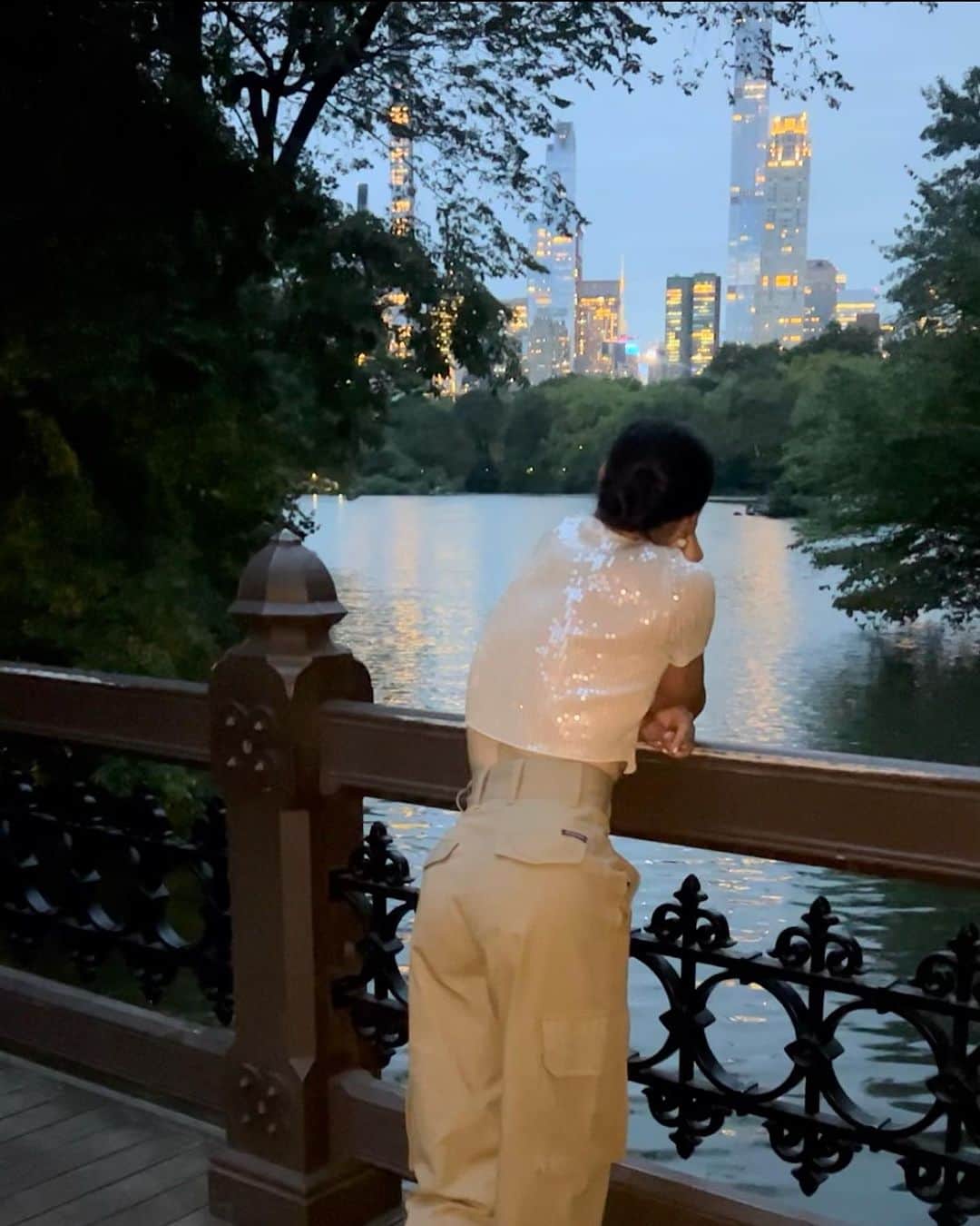 アリ・クリーガーのインスタグラム：「These lights will inspire you. ✨」