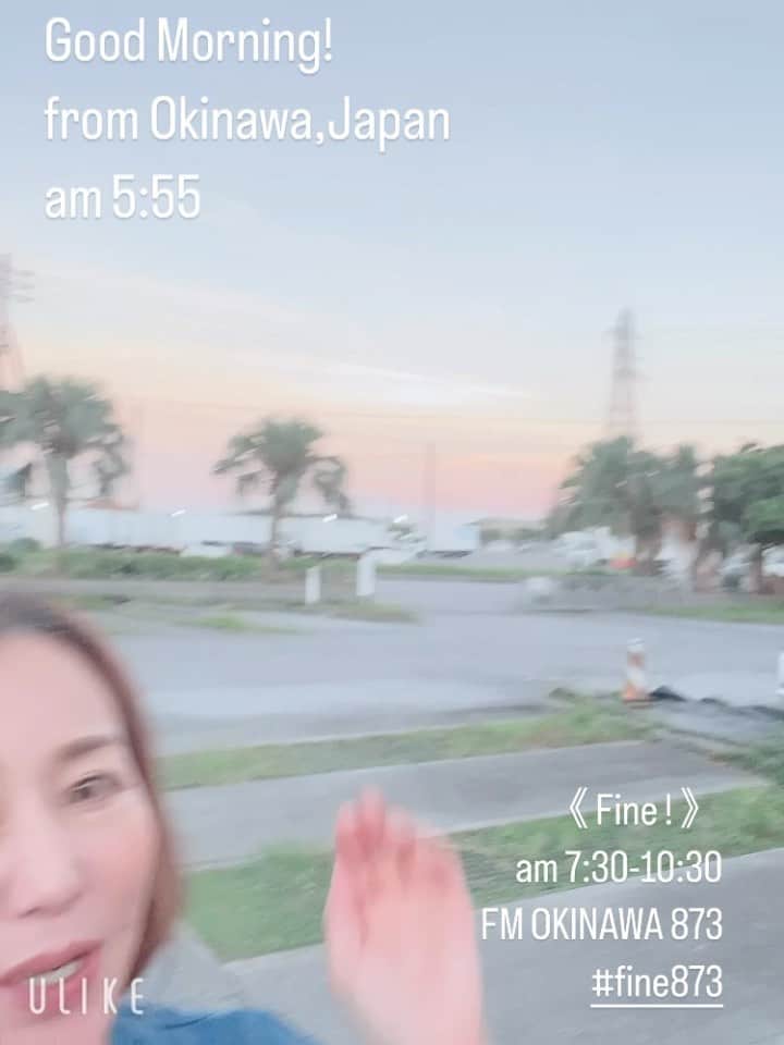 のインスタグラム：「おはようございます！ 空がキレイ✨  《 Fine ! 》 am 7:30-10:30 FM OKINAWA 873 #fine873  #fine873 #fmokinawa #ラジオパーソナリティ #宮城麻里子 #沖縄」