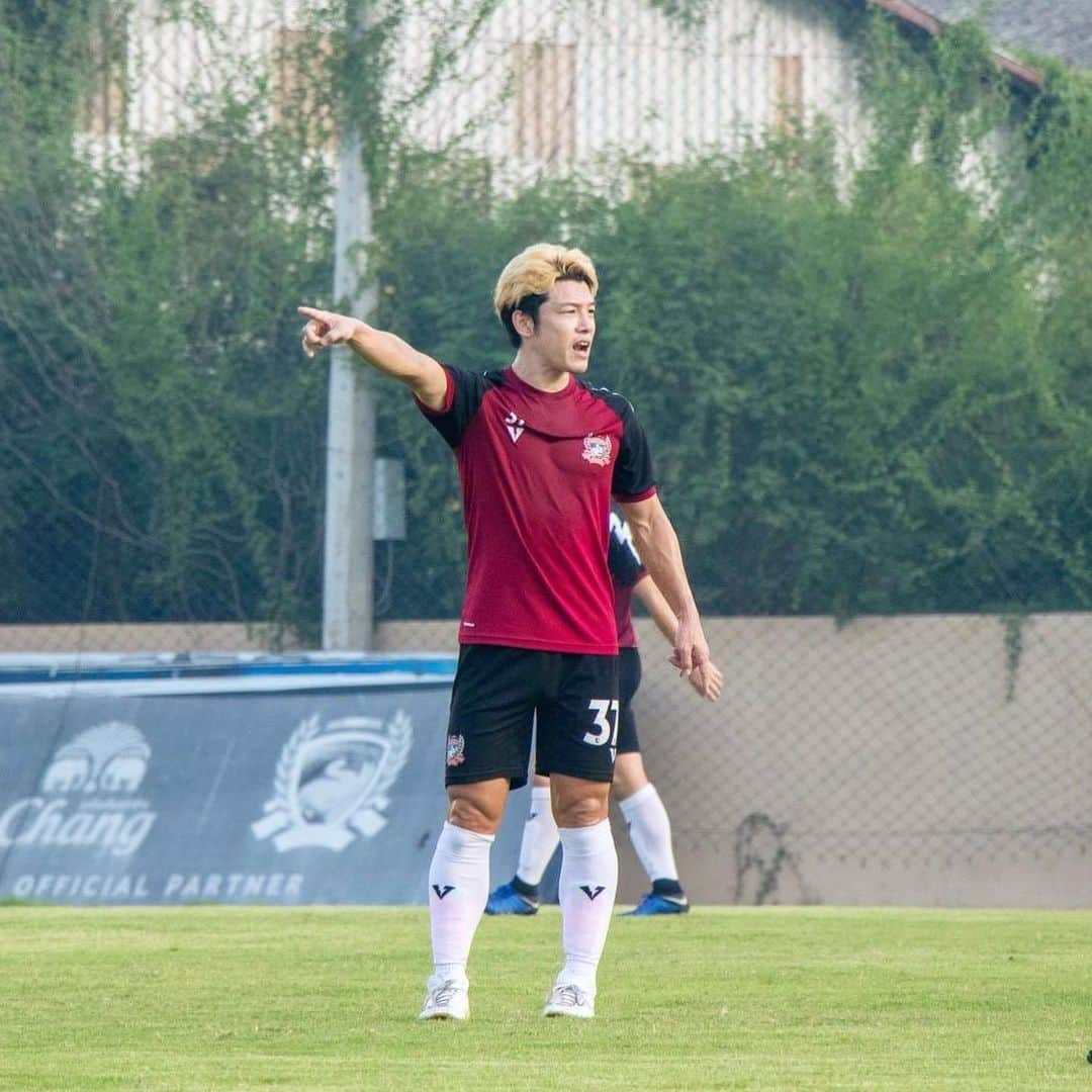 馬場悠企のインスタグラム：「The beginning of a fun time▶️  Thanks again for your support.  #suphanburi #volt #thaileague #football #soccer #37」