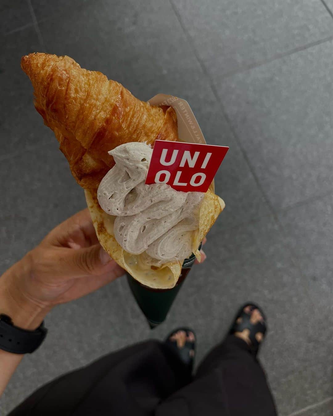 Erikaさんのインスタグラム写真 - (ErikaInstagram)「食べてきたよ 〜  #uniqlocrepe  私が食べたのは  #ラウンドミニショルダーバッグ  クレープ   商品の名前になってて かわいい 🥐 かわいいだけじゃなく、 美味しかった🥺  UNIQLO TOKYO 入口前の キッチンカーで 食べれるよ 9/3までなので、 ぜひに ♡  #uniqlo2023FW @uniqlo_jp」8月24日 10時11分 - 911erika