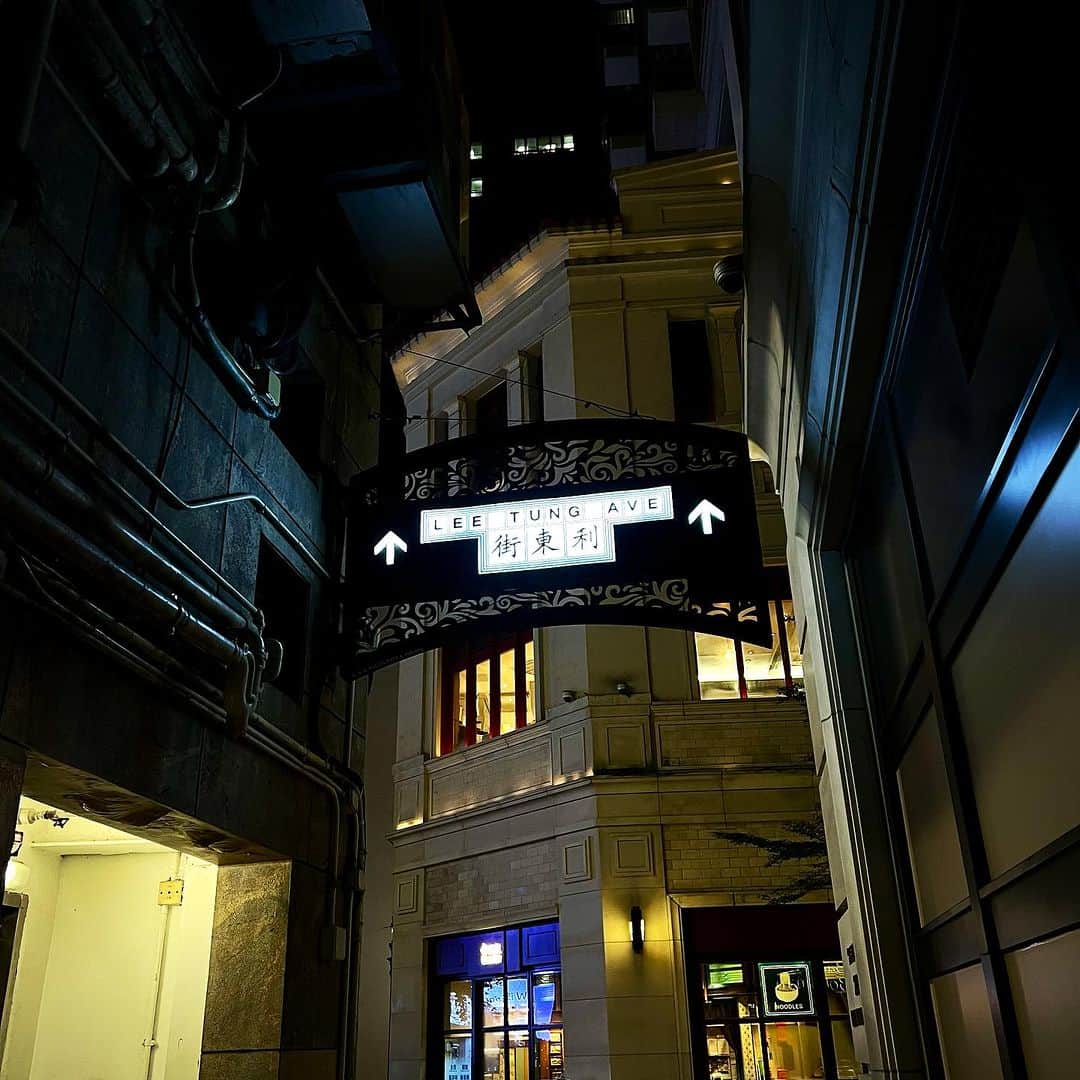 畑亜貴さんのインスタグラム写真 - (畑亜貴Instagram)「夜の香港も楽しい。  #akhtravelogue #香港」8月24日 10時44分 - akihata.jp