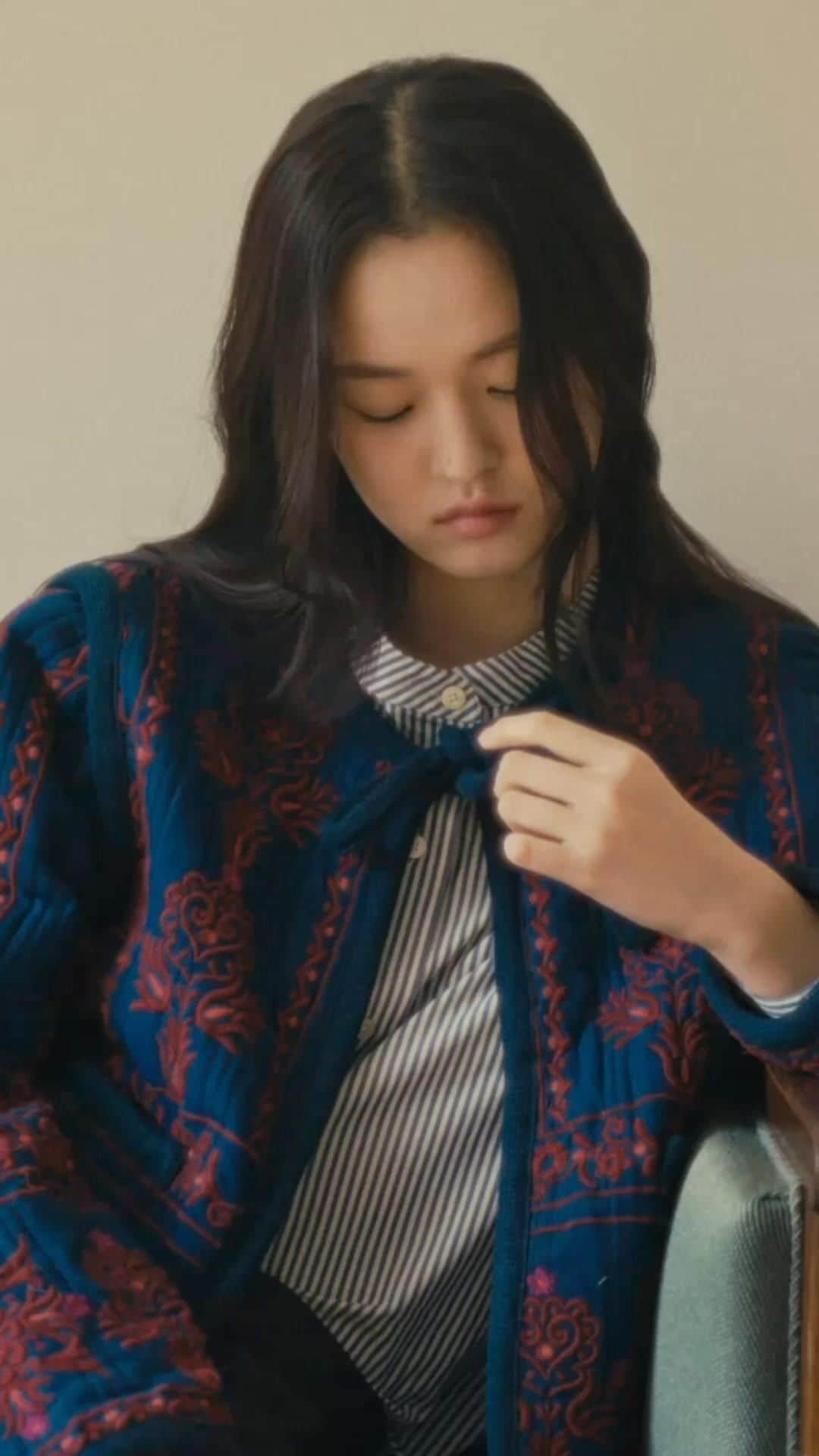 シー ニューヨークのインスタグラム：「A Fall essential 💙 The Petunia jacket  #seanewyork」