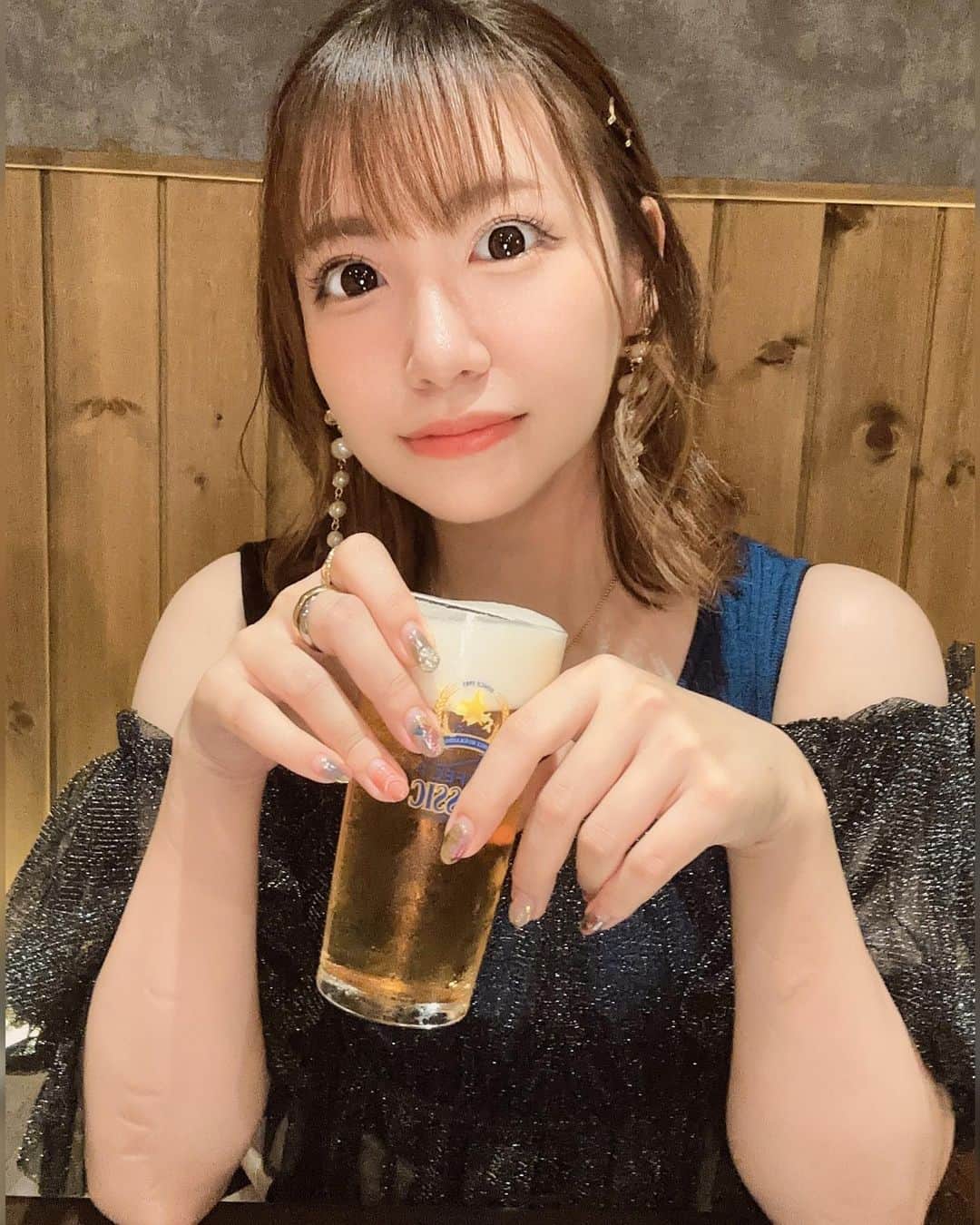 なつきのインスタグラム：「. こんな日はビール飲まなきゃやってらんないな！ . #シティーグループ #ニュークラ #ベルベ #鈴鐘 #クラブベルべ #クラブ鈴鐘 #ホステス #キャバ嬢 #すすきのキャバクラ #すすきのホステス #ショートカット女子 #酒好き」