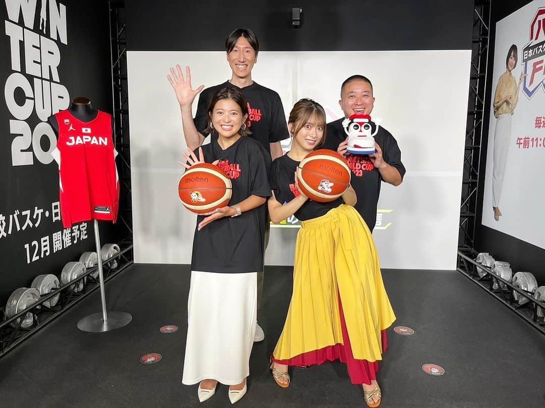 並木万里菜さんのインスタグラム写真 - (並木万里菜Instagram)「「真夜中のバスケ☆FIVE　 ～チョコプラ松尾のW杯応援宣言～ 」  今夜25時28 分からです❕  「#まるぴ の推しぴ」コーナーでは 富永啓生選手とジョジュホーキンソン選手の 魅力を全力でお伝えしてくれています🔥  照れながらお話しするまるぴさんかわいかった〜🤍  是非ご覧ください！  衣装👗 @willfully_official   #バスケW杯 #沖縄 #開幕 #いよいよだ #1歩1本日本 #AKATSUKIJAPAN  #FIBAWC #テレ朝バスケ」8月24日 20時17分 - marina_namiki