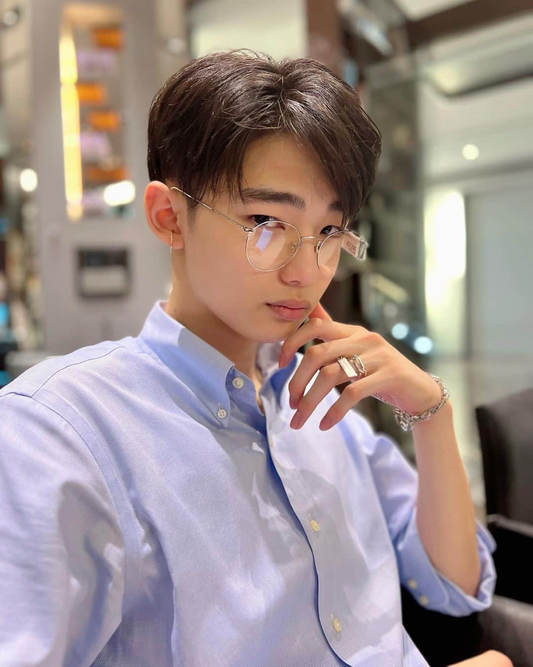 のインスタグラム：「投稿し忘れてたんですけど、この前メガネを変えに行きました！！ ウガンダの投稿で気付いた人はいますか？？笑  今日の投票もお願いします！ #メンズノンノモデルオーディション2023  @mensnonnojp」