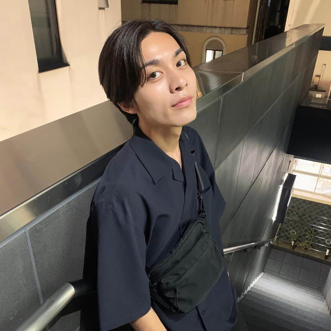 吉田知央のインスタグラム：「髪の毛整えていただきました〜〜（ @taikinbo ）  明日はこの髪型でラジオ頑張ります」