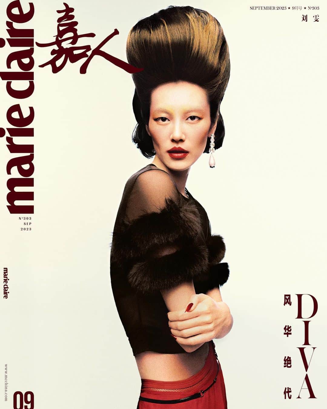リウ・ウェンのインスタグラム：「Four covers for @marieclaire.china September, kicking off another season of artistic expressions through fashion! Thank you @mix626 @punkcherry @_nickyang3 for your creative visions! 💄 @helei0729 💇🏻‍♀️ @xuemeng_0214」