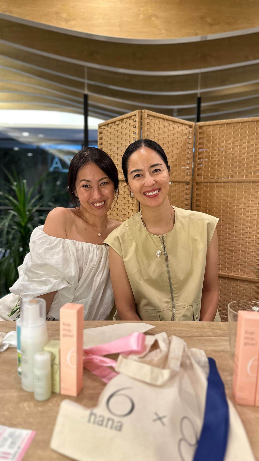 鈴木六夏のインスタグラム：「シンシアガーデン岡山店、参上！  で、えみさんとLIVEしました😆  @sincere_garden.okayama  @sincere_garden  @sincere.emi  @crecos_house  @6hana_beauty」