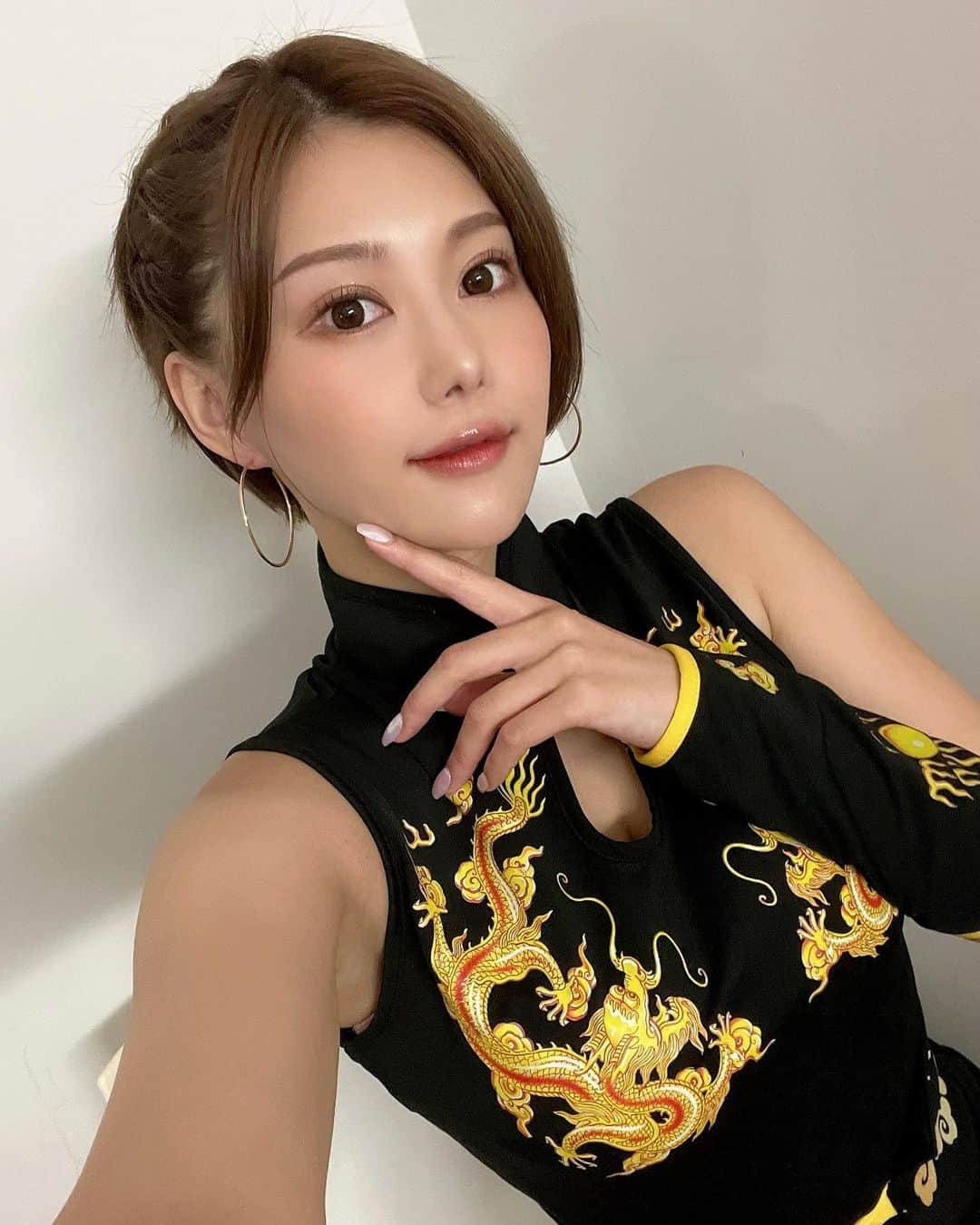 山本ゆうのインスタグラム：「.  舞台「再遊来～古の記憶～」  ▽公演日程 2023年9月13日(水)~17日(日) 全10公演   9月13日（水）13:00/18:00 9月14日（木）13:00/18:00 9月15日（金）13:00/18:00 9月16日（土）13:00/18:00 9月17日（日） 11:30/16:00  ▽劇場 上野ストアハウス  ▽1公演内容 舞台100分＋休憩15分(換気含む)＋LIVE45分 合計2時間40分予定  ▽料金 ・舞台＋LIVEチケット プレミアム席  10,000円  一般席  9,000円  当日券  10,500円   ・舞台のみチケット プレミアム席  7,000円 一般席  6,500円 当日券  7,000円  ・LIVEのみチケット プレミアム席  4,000円 一般席  3,500円 当日券  4,000円  ▽予約専用アドレス yuki.soloproject@gmail.com  1お名前 2ふりがな 3ご住所 4連絡先(電話番号)  5出演者名(取り扱い出演者を必ず記入ください)  6チケットの種類及び購入枚数   ※チケットの種類、日程、公演時間、購入枚数 (プレミアム席ご希望の方はプレミアムとご記入ください)  全公演終演後にチェキ撮影会あり📷  舞台の衣装で一緒にチェキが撮れるのはこの機会だけ！ 是非足を運んで頂けたら嬉しいです🖤  #gravure #gravureidol #model  #japanesegirl #actor #event #live  #舞台 #芝居 #役者 #イベント #ライブ #アクション」