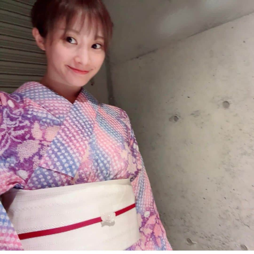 愛風ゆめさんのインスタグラム写真 - (愛風ゆめInstagram)「おまつりぃ👘🎈 やっと出番なお気に入り浴衣🩷🟣 にんまり☁️🥳 こんな金魚鉢な、ぴっかぴかサイダーあったよ🥤🎆 #お祭り#縁日#花火#花火大会#初おろし#おにゅー#浴衣 #浴衣コーデ#着物 #yukata #kimono #絞り　#絞り浴衣  #着物好き#kimonostyle」8月24日 20時23分 - yume_aikaze