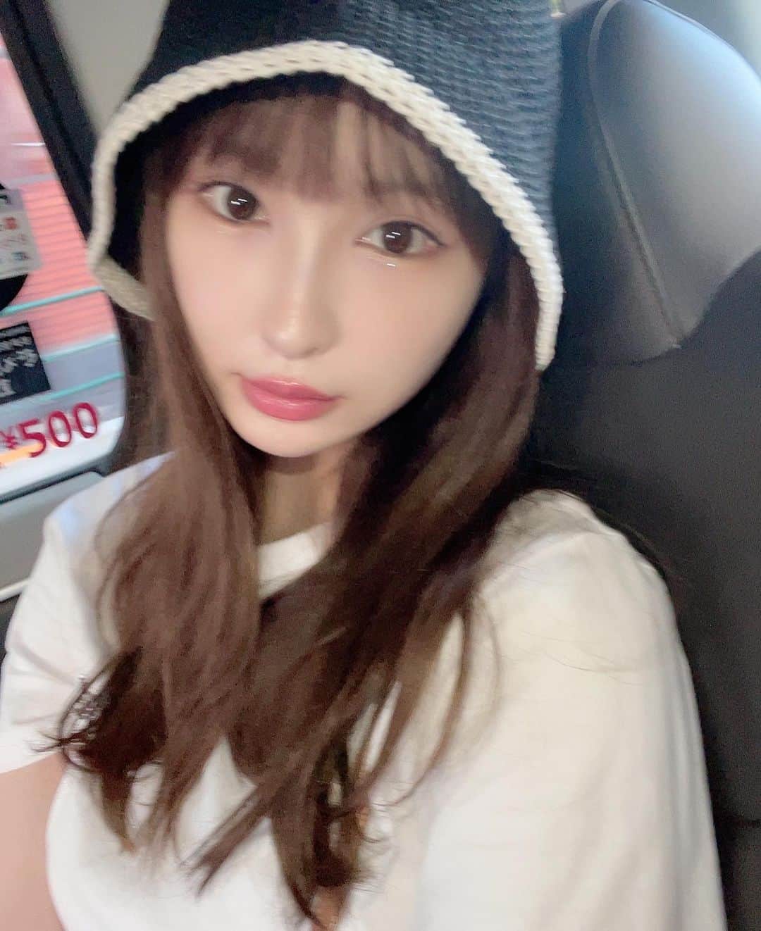 椎名美月さんのインスタグラム写真 - (椎名美月Instagram)「車内、日差し、日陰」8月24日 20時26分 - mizkiss