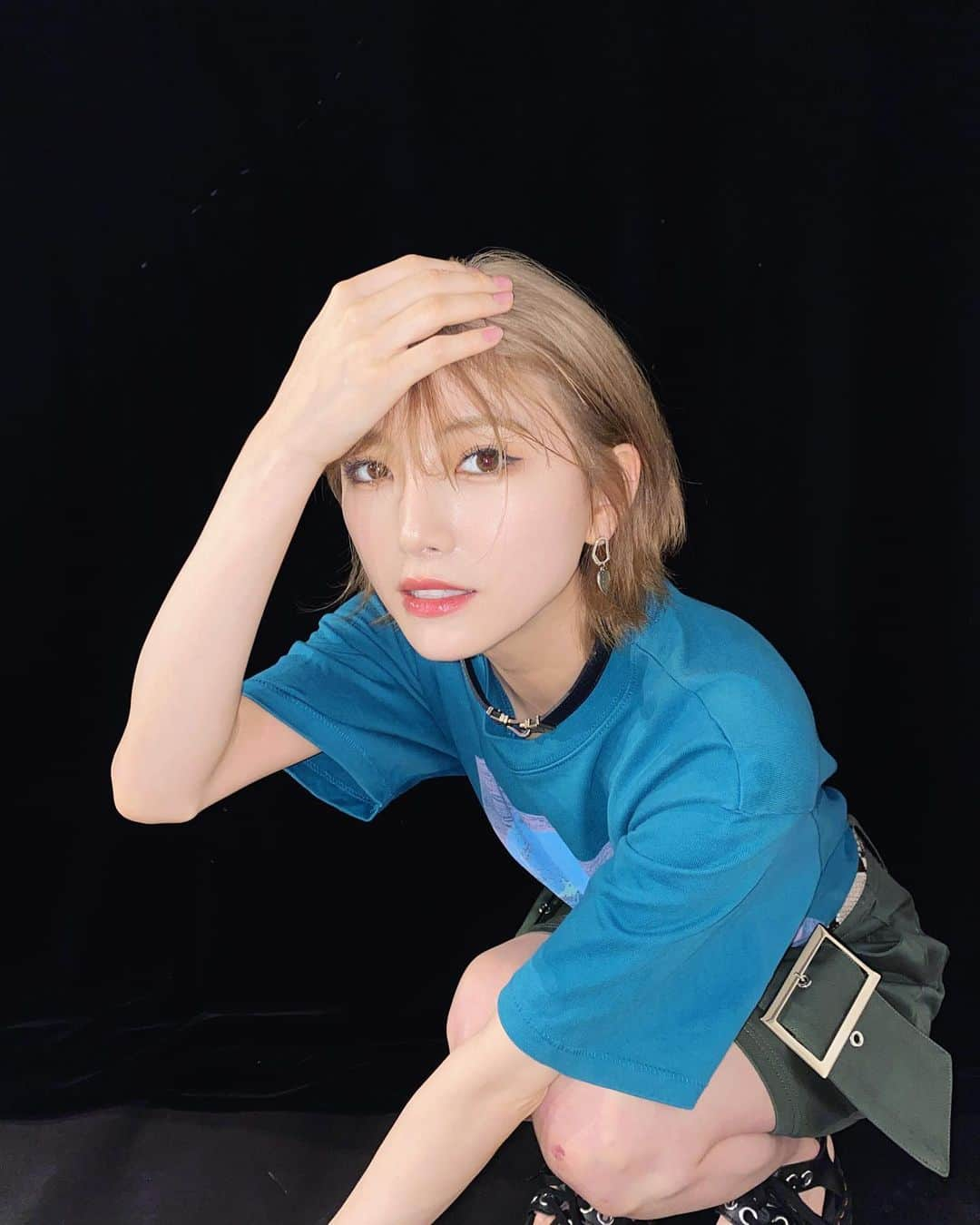 岡田奈々さんのインスタグラム写真 - (岡田奈々Instagram)「💇🏻‍♀️ → 👱🏻💙 ロン毛からショートにしました」8月24日 20時26分 - okada7_akb48_stu48