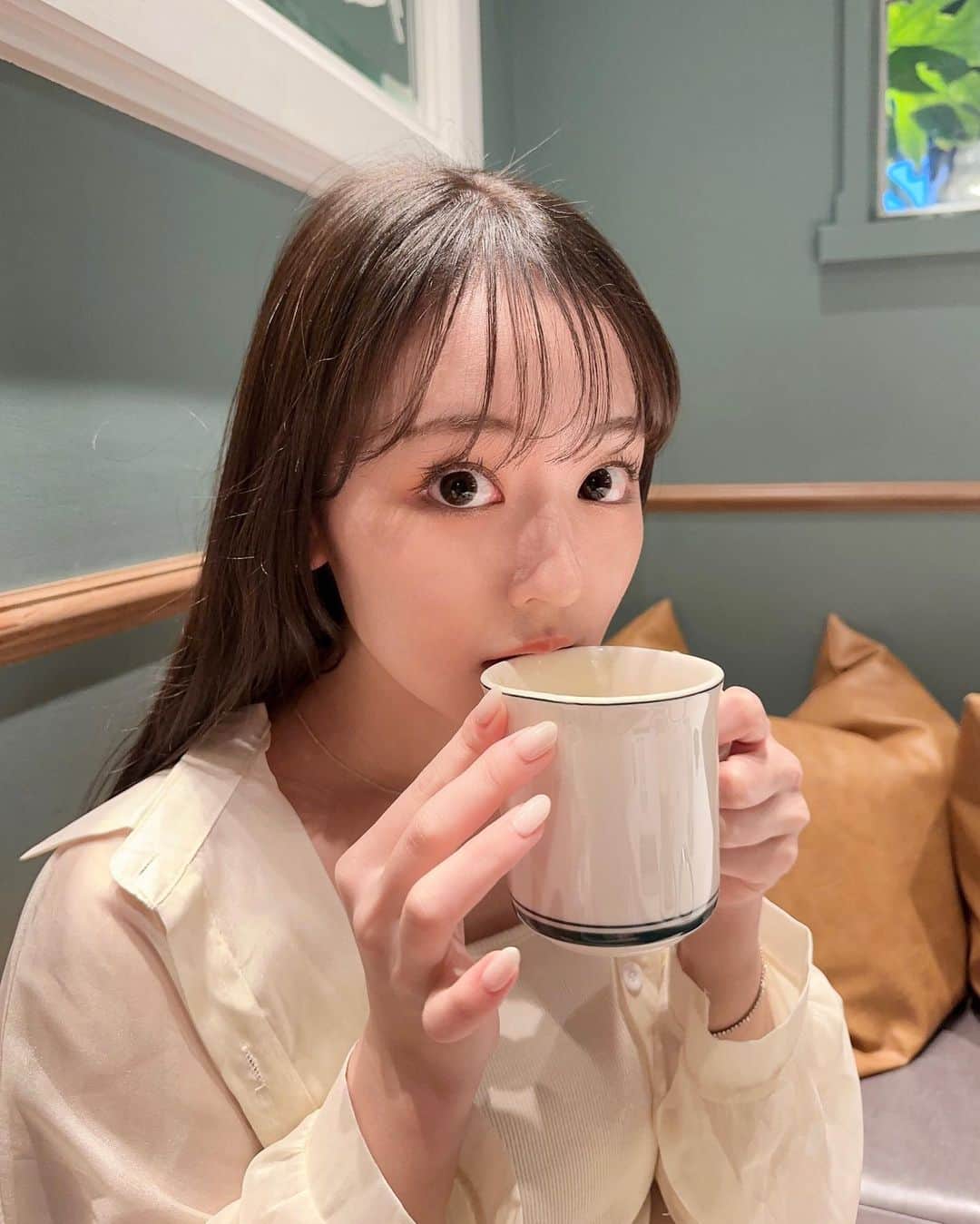 河野まひるのインスタグラム：「・ だいすきなかわいい友達とカフェ行ったのしあわせ🫠🤍 #jk#jk3#ljkブランド#jkの素敵な思い出#高校生#高校3年生#高3#hair#前髪#hair#ファッション#オシャレ#コーデ#fashion#code#河野まひる#夏休み#カフェ」