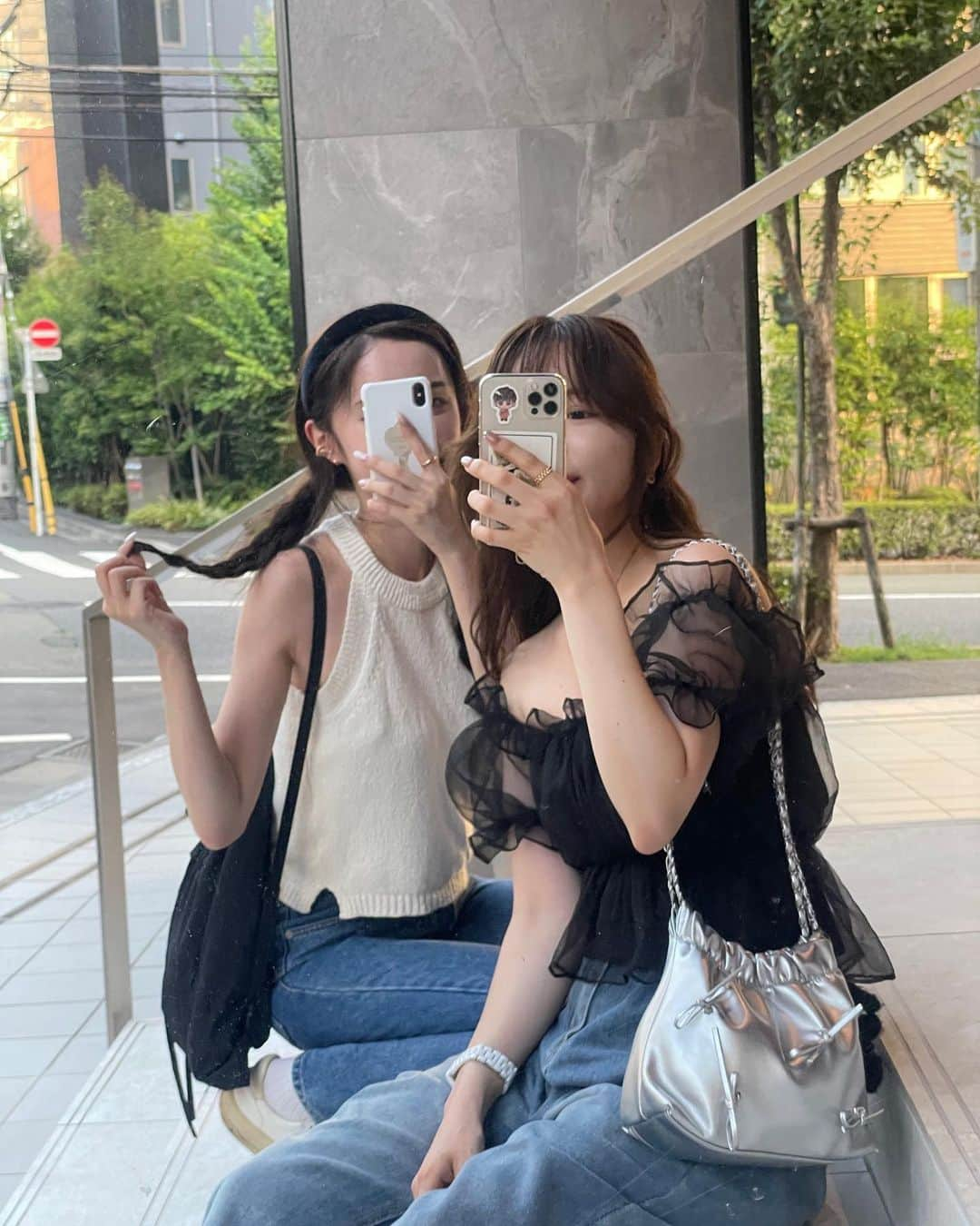 あきのインスタグラム：「@shein_japan で 夏小物沢山ゲット🎀🐇  ㅤㅤㅤㅤㅤㅤㅤㅤㅤㅤㅤㅤㅤ 持ってたら絶対可愛いって 言われるシルバーのリボンバッグ  18287157  みんな大好き白のコットンワンピ  18087346  大容量でディズニー向けな リュック🐇🤍  14509947  お揃いにしよー🫨🤍  🎀クーポンコード🎀 『aki1520』  お買い上げ金額5,999円までの購入でセール価格より15%OFF、6,000円以上は20%OFFになります 🌷利用期限 9/30まで  よかったら使ってね🩵  #SHEIN#SHEINforAll」