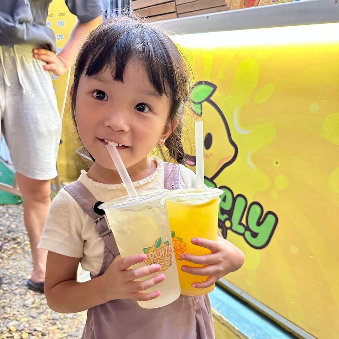 村方乃々佳のインスタグラム：「このフレッシュジュース🍹 フルーツのすりおろしがたくさん入っていてびっくりする美味しさでした✨  #村方乃々佳 #ののちゃん #ののかちゃん #ののちゃんねる #nonokamurakata #노노카 #NONOCHAN #夏休み　 #フィリピン旅行 #セブ島 #家族旅行」