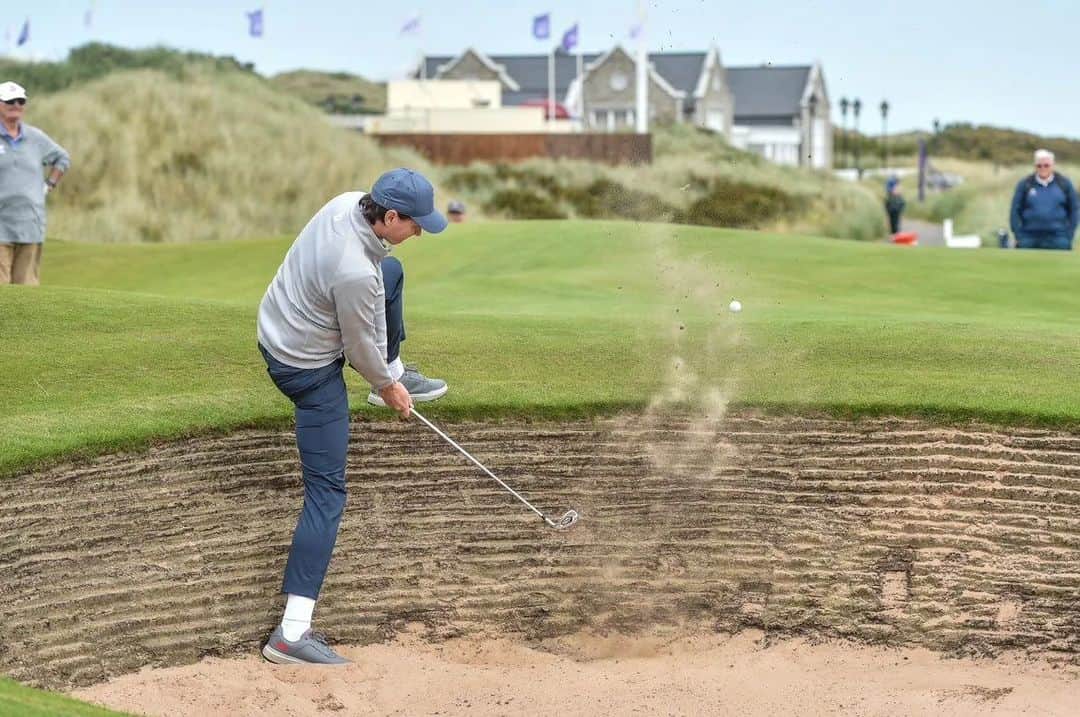 ジェームズ・フェルプスのインスタグラム：「Out first time! Good job ive got long legs. Thank you so much WappCelebritySeries for a great time at one of THE BEST courses I've ever been to. Big thanks to Jason Norris for all the tips during our round (8 iron out of the bunker instead of 56!)  #StaysurePGASeniors Championship  #LegendsTour  @eulegendstour   First pic by @darrell_benns_through_a_lens 📸」
