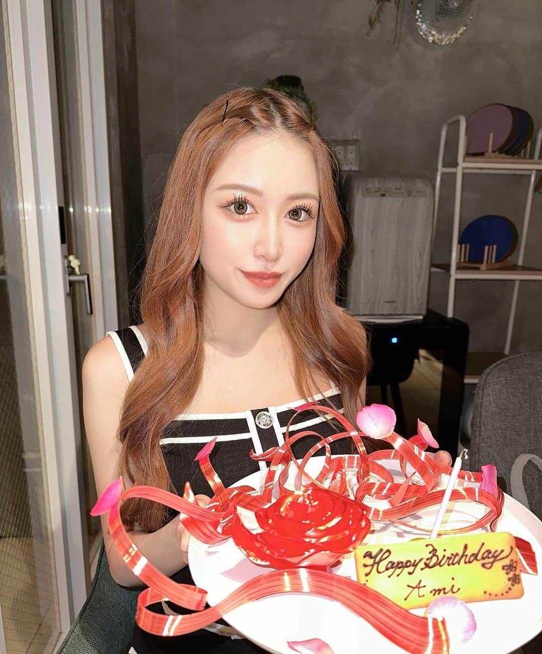 のインスタグラム：「お店の内装も、料理も、全部がどタイプすぎてずっーと感動してた🥺🥺  まあやちゃんありがとう〜🤍🤍🤍 (飴細工は絶対バリバリ食べるべきじゃなかったけど🤣)  #キャバ嬢#キャバクラ#キャバ#キャバクラ嬢#美人茶屋#美人茶屋上野#上野#ueno#新宿#歌舞伎町#六本木#銀座#御徒町#上野広小路#湯島#浅草#東京#tokyo#東京観光#japan#トレーニング女子#筋トレ#飲み好きな人と繋がりたい#バースデープレート#バースデー#新宿御苑#新宿御苑前グルメ#lastnote#ラストノート」