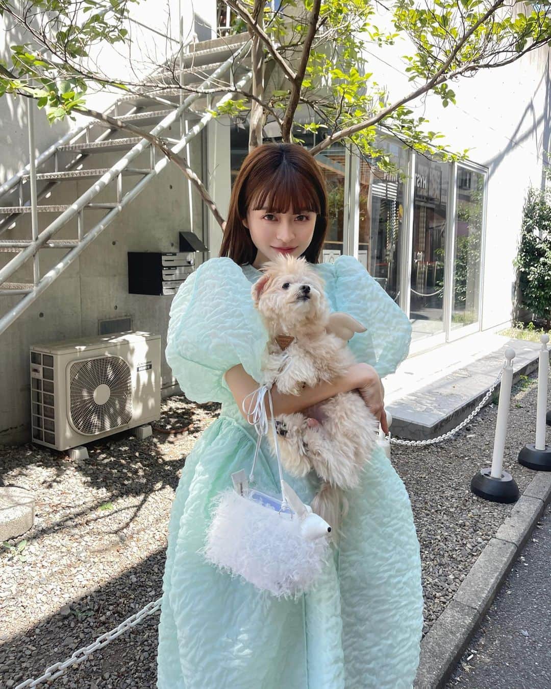YUYUさんのインスタグラム写真 - (YUYUInstagram)「最近はカラフルなアイテムに目がいく🩵 #yuyukmtcode まだまだ暑いですね、、、ハンバーガーにハラペーニョ追加してさらに暑かった、、、美味しさに負けた、、🥵🍔🌼🌼🌼」8月24日 20時39分 - yuyukmt
