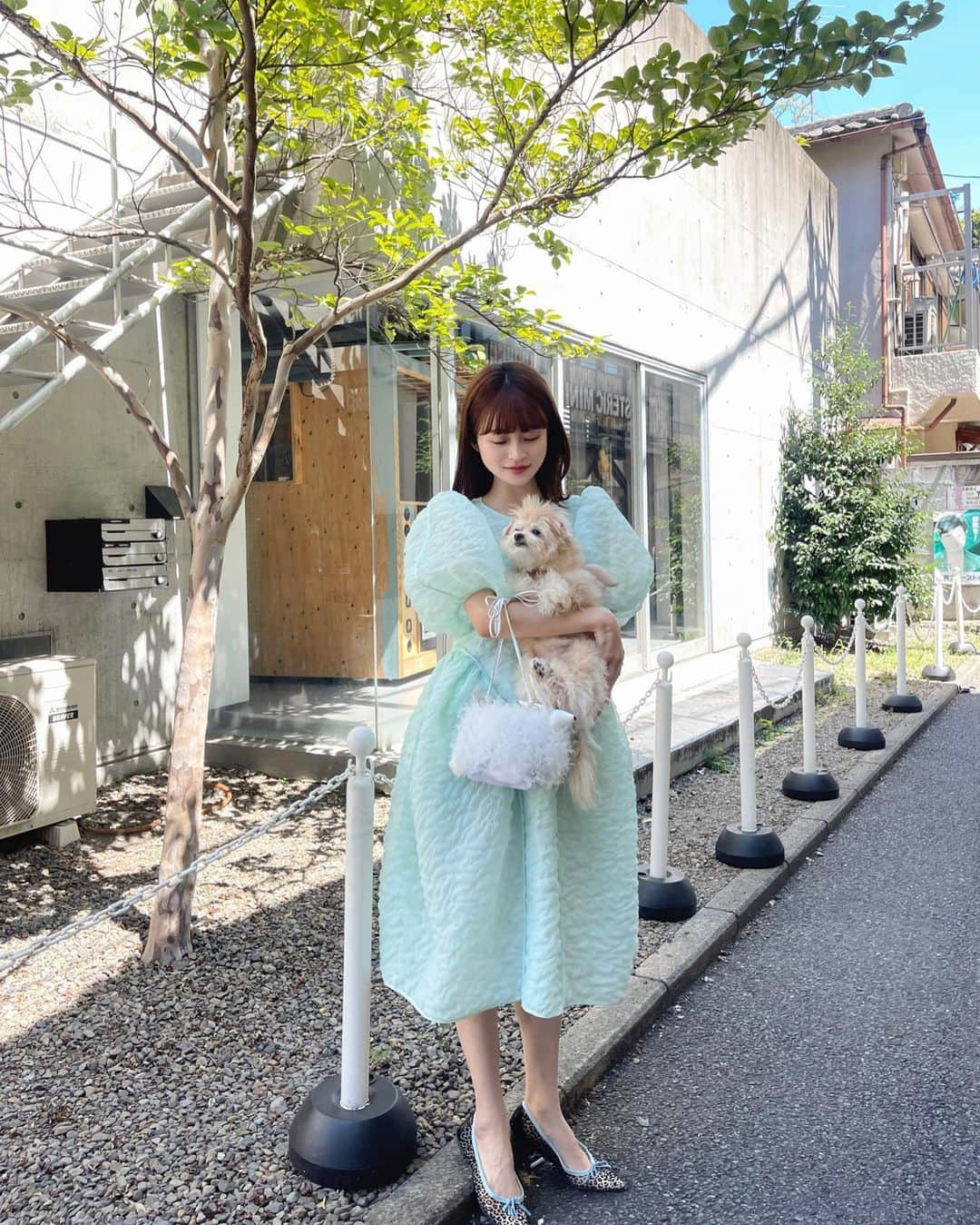 YUYUさんのインスタグラム写真 - (YUYUInstagram)「最近はカラフルなアイテムに目がいく🩵 #yuyukmtcode まだまだ暑いですね、、、ハンバーガーにハラペーニョ追加してさらに暑かった、、、美味しさに負けた、、🥵🍔🌼🌼🌼」8月24日 20時39分 - yuyukmt