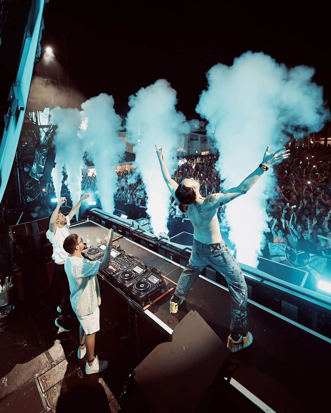 Dimitri Vegas & Like Mikeさんのインスタグラム写真 - (Dimitri Vegas & Like MikeInstagram)「World Champions!! ⚽️🏆🔥  A massive Wednesday with Dimitri Vegas & Like Mike as they welcomed the Spanish women’s soccer team to celebrate their World victory on our stage 🤩  At Ushuaïa Ibiza truly anything can happen 🔥  @sefutbolfem  @tomorrowland   #WorldChampions #Campeonasdelmundo #DimitriVegasLikeMike #Tomorrowland #UshuaiaIbiza #Ibiza2023」8月24日 20時39分 - dimitrivegasandlikemike