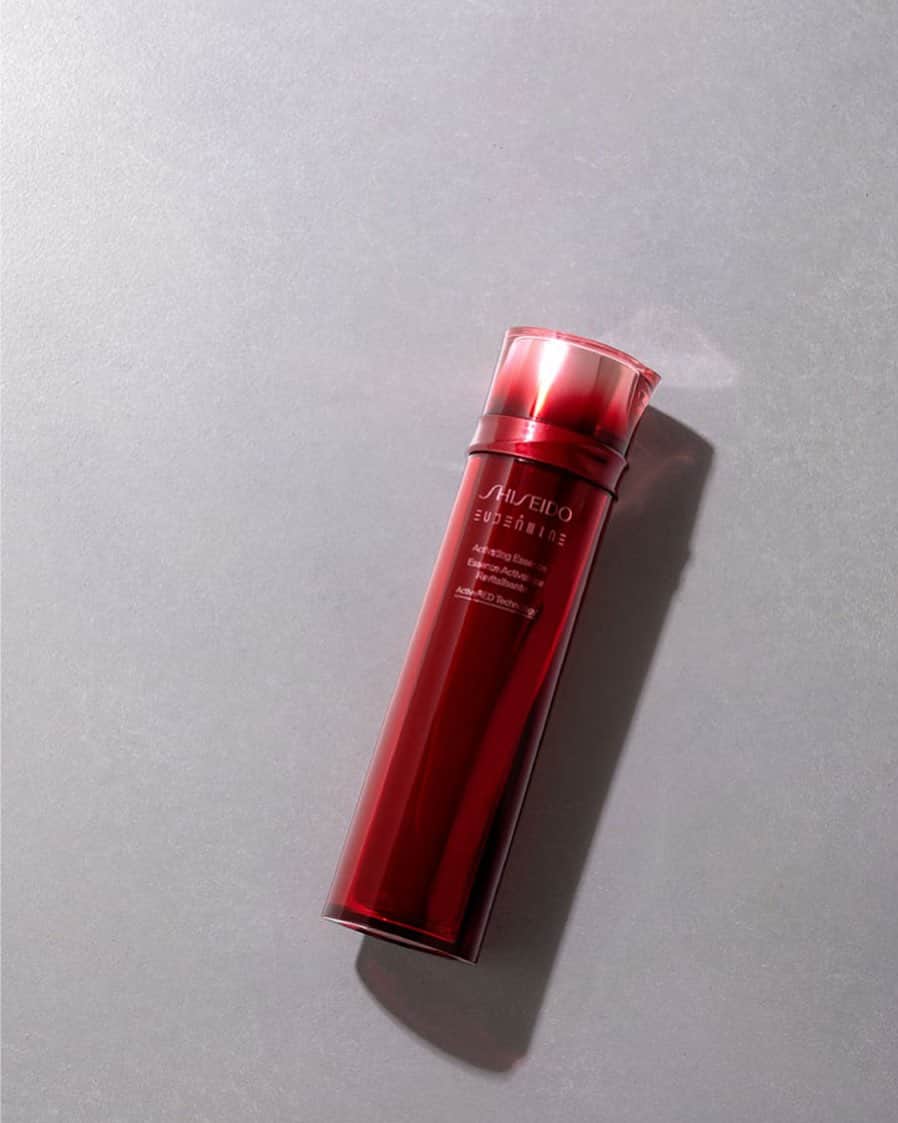 GLITTERのインスタグラム：「👑ウェルネス＆ビューティアワード🏆2023〜スキンケア部門別アワード～  長らく続いた自粛の時期が明け、2023年はいっそう開放的なマインドで人生を楽しみたい。そのうえで、ウェルネスと切っては切れない関係である美容は、今や個人の美しさにとどまらず、SDGsやジェンダーレスなど新しい社会への取り組みにも大きく影響するまでに。そんな上半期の動向をぎゅっと総まとめしたラインアップをお届けします。  🏆スキンケア部門別アワード  ウェルネス＆ビューティの中核を担うスキンケアカテゴリーにおいて、2023年上半期の1〜6月に発売されたものから、GLITTER審査員の厳選なる投票をもとに独自にランキング。  総合1位 SHISEIDO　オイデルミン エッセンスローション　 145ml ¥9,680〈SHISEIDOお客さま窓口〉  ▶︎圧倒的な支持を集めて総合1位！ 受賞の決め手は？ 審査員のコメントは発売中の本誌orGLITTER onlineで☑︎ ●協力していただいた審査員＜敬称略・五十音順＞  ラキャルプ代表：新井ミホ  ビューティエディター：石橋里奈  ヘア＆メイクアップアーティスト：岡田知子  GLITTER編集：佐々木麗  医師：友利新  インフルエンサー・タレント：なえなの  GLITTER編集長：長谷川ナオ  ヘア＆メイクアップアーティスト：福岡玲衣  GLITTERライター：政年美代子  ビューティエディター：松本千登世  ヘア＆メイクアップアーティスト：室橋佑紀  ヘア＆メイクアップアーティスト：森ユキオ  モデル・YouTuber：吉田朱里  インフルエンサー・モデル：渡邉柊  CEL ANSWERディレクター：ARISA  ビューティライター：AYANA  #SHISEIDO #GLITTERウェルネスビューティアワード2023 #オイデルミン #スキンケア」