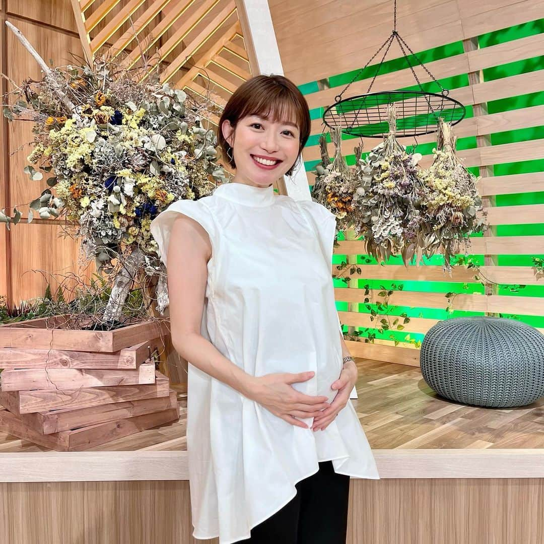 平山雅のインスタグラム：「この度、新しい命を授かりました🌱 すでに安定期に入っていて、秋頃に出産予定です。  産休に入るまであと少しありますので、体調を整えながら、仕事に精一杯向き合っていきたいと思います！  今週末、初めて総合司会を担当させていただく24時間テレビも楽しく頑張ります💛  引き続き、 どうぞよろしくお願いいたします☺️✨」