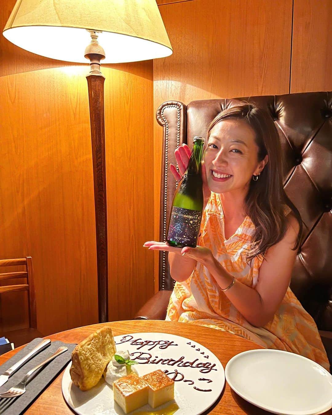 高橋有紀子のインスタグラム：「* 2023.8.16 今年も無事一つ年を重ねました💫  沢山のお祝いメッセージありがとうございました🥹🧡  目尻のシワができるほどおなか抱えて笑って あー幸せ😂💜って言ってられるのは 家族や周りの人たちのお陰でしかなくて 感謝の気持ちは増すばかり🙏🏽🌈  だんだん自分の年齢があやふやになってきたな🤪  #birthday #2023_8_16」