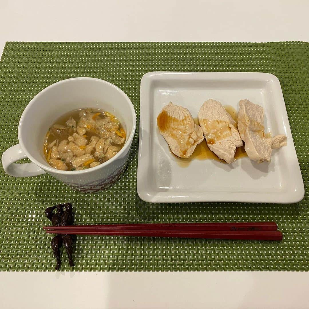 喜多村章子さんのインスタグラム写真 - (喜多村章子Instagram)「8月24日のトレーニングと食事です ・ 眠い眠い ・ しっかりぐっすり寝なきゃ。 明日はゆっくり起きよう。 ・ 今日もありがとうございました。 ・ #fitness #workout #traning #anytimefitness #筋トレ #女子フィジーク」8月24日 20時47分 - nattsu.bm.72233