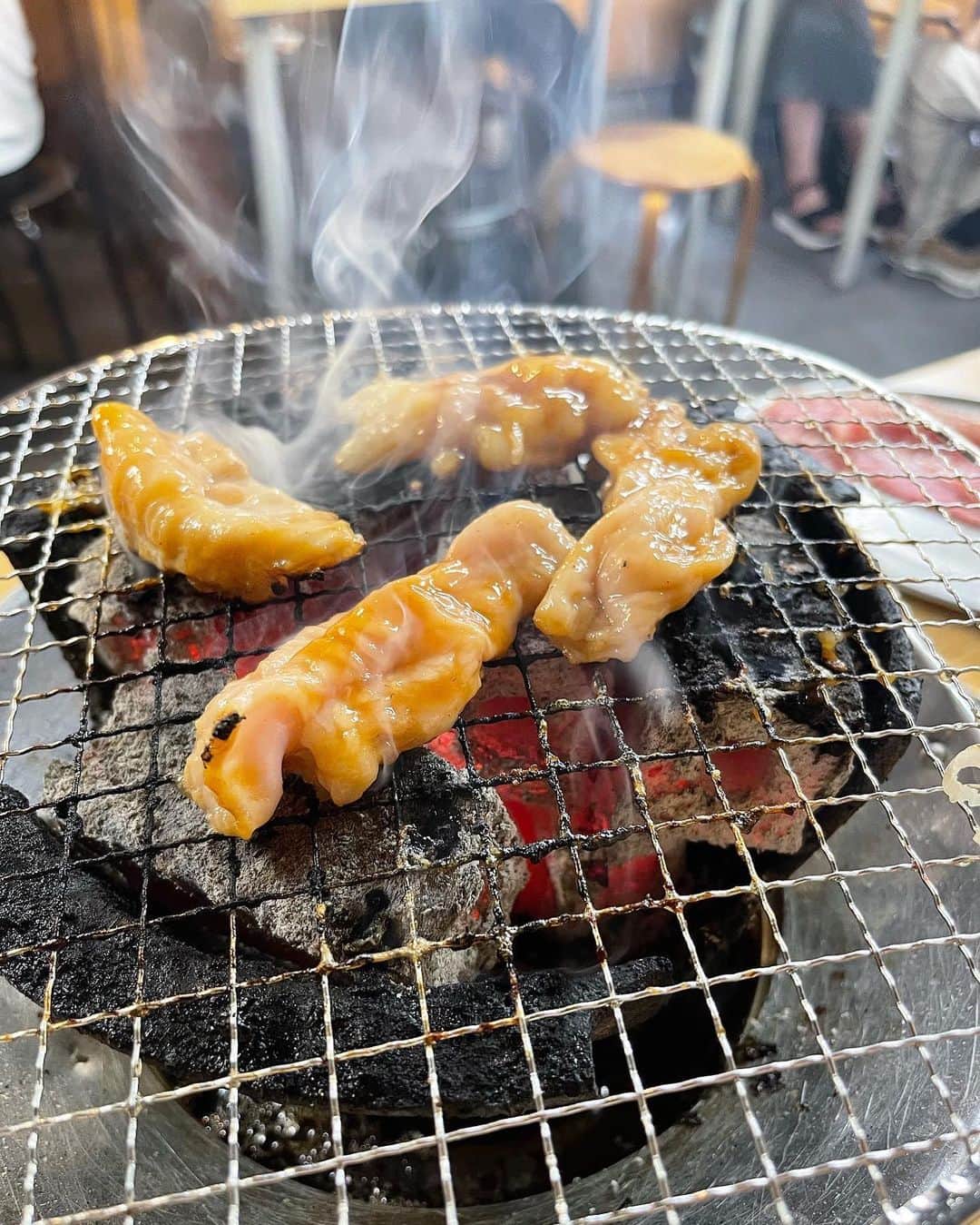 浜﨑日香里さんのインスタグラム写真 - (浜﨑日香里Instagram)「⁡ 東京ではめちゃくちゃ行きたかった 焼き肉屋さんで1人焼き肉してきた✌️ サウナ後汗だくになりながら😂😂 ⁡ 2枚目のジョッキは、乳酸菌ハイっていうのなんだけど、 これを置いてる東京の焼き肉屋さんが好きなのは私だけ？？ ってくらいツボ。 亀戸のホルモン青木とか、恵比寿の亀戸ホルモンとか。 福岡にもあるのかな？？ 置いてる所知ってる方教えてください笑 ⁡ 配信は少し先ですが、動画にばっちり撮ってるので YouTube楽しみにしててください〜😆🩷 ⁡ #ホルモンまさる#乳酸菌ハイ」8月24日 20時50分 - hamasaki_hikari