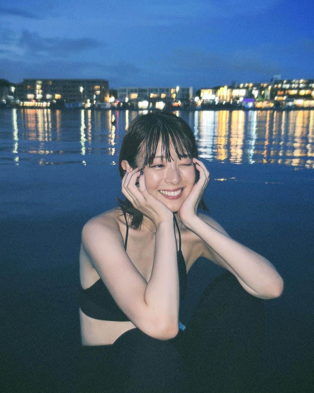 のインスタグラム：「⁡ 実は、2日連続で海へ🪼🌙 夕暮れ時から、初めてのSUPに乗って 2時間くらい揺られてたの、本当に気持ち良かった🛶」