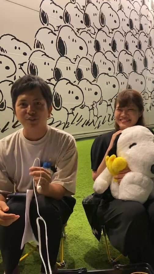 SNOOPY MUSEUM TOKYOのインスタグラム：「20230824 Snoopy Museum Tokyo Instagram Live “BROWN’S STORE TOUR”  ライブ内で、「ラバーマグネット」「ミントタブレット缶」もテラスの壁にあるコミックがベースとお伝えしていましたが、別のコミック（1988年9月11日）がベースですので、お詫びして訂正いたします。」