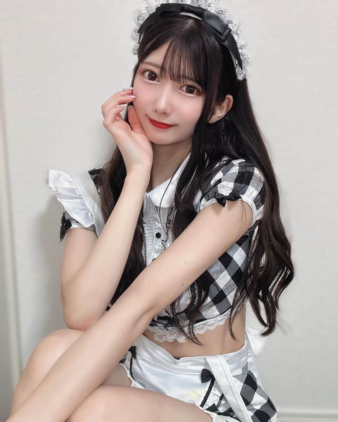 山広美保子のインスタグラム：「最近料理できてないなあ リクエストある？？🥚 . . . . .  . #メイド服 #メイド #メイドカフェ #メイド喫茶 #カチューシャ　#コスプレ　#コスプレイヤー #コスプレ女子 #コスプレイヤーさんと繋がりたい #スカート　#ミニスカート　#アイドル　#アイドル衣装 #アイドルヘア  #ツインテール　#巻き髪　#ヘッドドレス　#高身長女子  #美脚 #脚 #絶対領域 #ニーハイ #太もも #いいね返し　#idola #lucu #cantik #lucuabis #ngakak #ไอดอล」