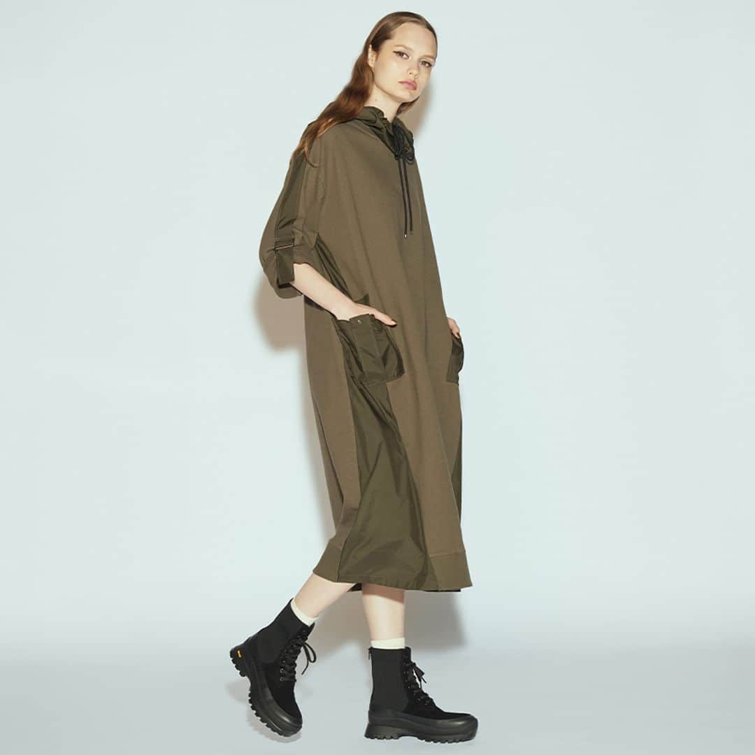 Double Standard Clothingのインスタグラム：「. NEW ARRIVAL 2023 AW COLLECTION  [DRESS] ESSENTIAL / タフタドッキングワンピース price. 31,900円(税込) color. トップグレー / カーキ / ブラック size. 36 / 38  ------------------------------------------- #doublestandardclothing #tokyo #DSC #sov #dscessential #nightstore #2023aw #fashion #ootd」