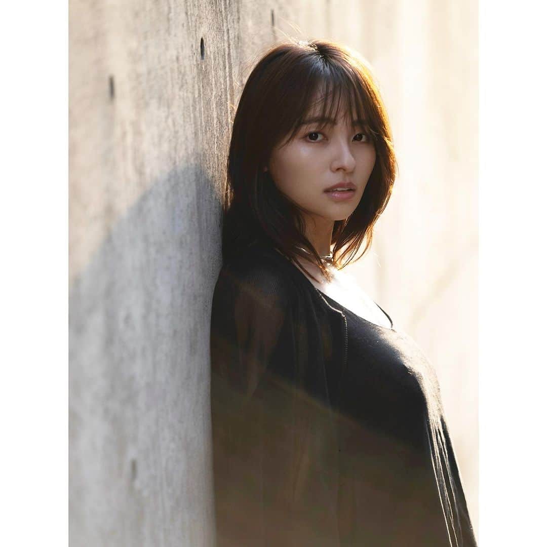 水崎綾女のインスタグラム：「portrait Photo Photo by @ryo.i.0923  dress @onit_tokyo   #photo #photography  #camera #photooftheday  #portrait #📷 #dress #onit #オフショット」