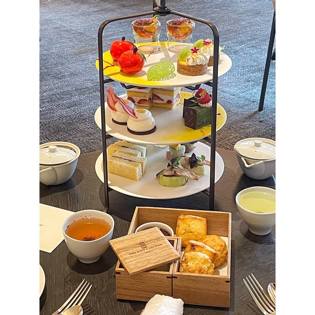 新井乃亜のインスタグラム：「🦁 #theritzcarltonnikko ✨ アフヌン🍰🍩🍪🧁🍭🍦🍫🍨」