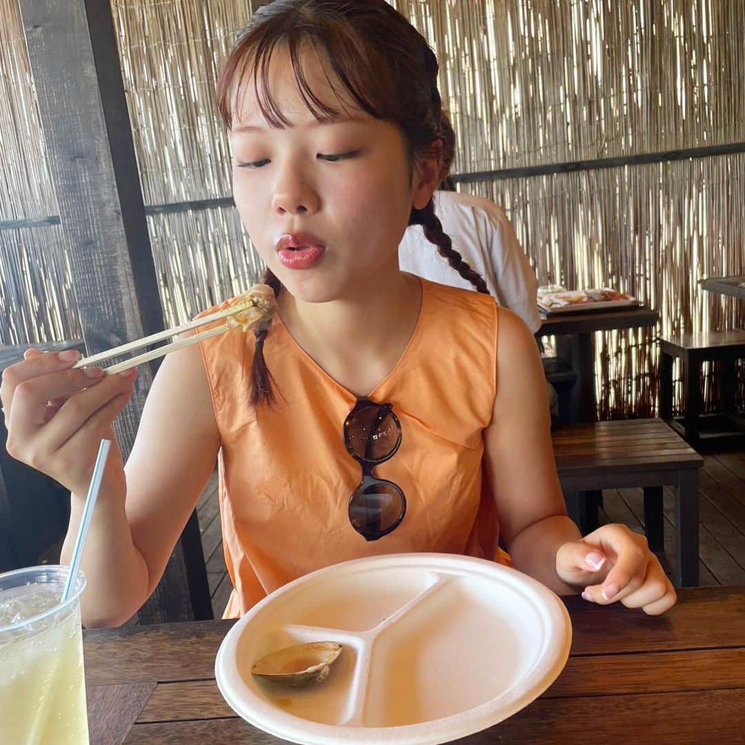 asmiさんのインスタグラム写真 - (asmiInstagram)「ふーふー。 あちぃー🥹 #ＬＯＶＥハマグリ  今年も欠かしまへんでー黒潮市場🦪」8月24日 21時01分 - asmi__official