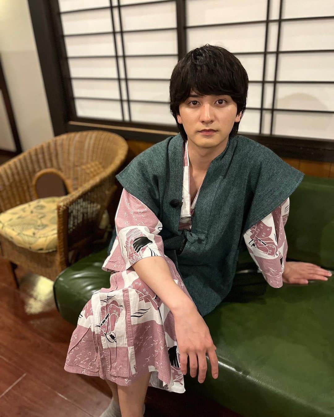 瀬戸利樹のインスタグラム：「NHKプレミアム「一度は行ってみたい！もふもふ温泉」が、明日放送されます〜！ 犬猫ちゃん達に沢山癒されてください🐶😺 #もふもふ温泉 #旅 #温泉 #山形 #白布温泉」