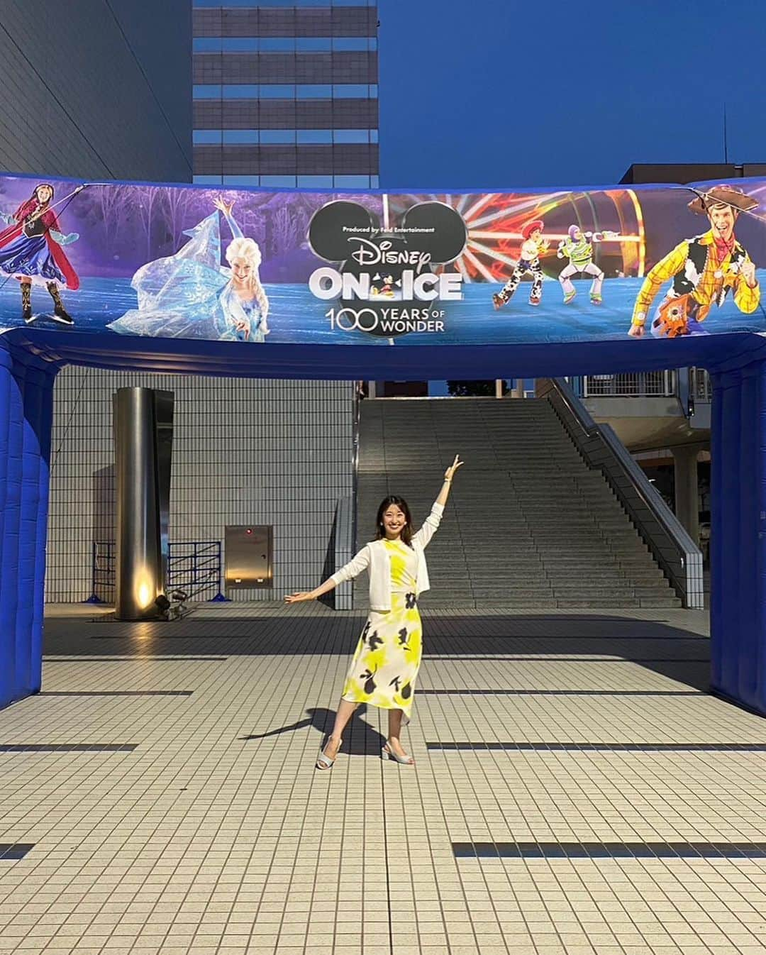 山田友美さんのインスタグラム写真 - (山田友美Instagram)「先日ディズニーオンアイス横浜公演でゲストMCをさせて頂きました⭐️ 18日の夜公演は特別なゲストが🥰 トイストーリー1・4の主題歌を務められたダイアモンド⭐︎ユカイさんが「君はともだち」を歌ってくださいました！ 贅沢だったな〜  そしてもちろんディズニーオンアイスは今年も最高！！コロナの制限もなくなり今年は客席おりがあったりふれあいがあったり😍🩷  本当に楽しくて夢の時間でした⭐︎  #ディズニー#ディズニーオンアイス#disneyonice #MC #フリーアナウンサー#山田友美」8月24日 21時10分 - __tomomiracle