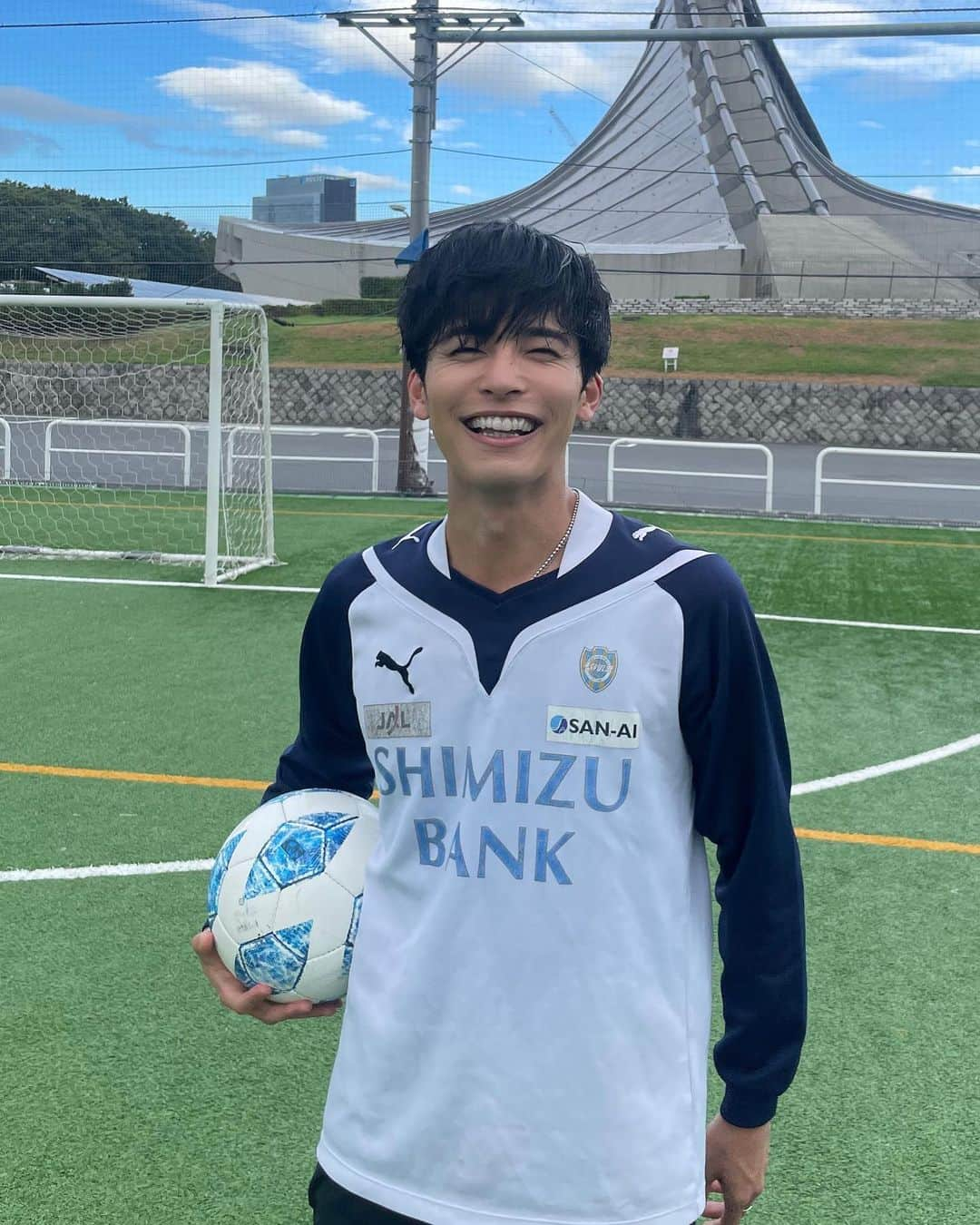 相馬理のインスタグラム：「広島公演が終わって久しぶりにボール蹴れた⚽️ あと最近のいろいろ詰め合わせ！ 舞台「夕凪の街 桜の国」 東京公演9/1,2,3になりますがチケットが完売している日もありますのでお早めにお買い求めください！」