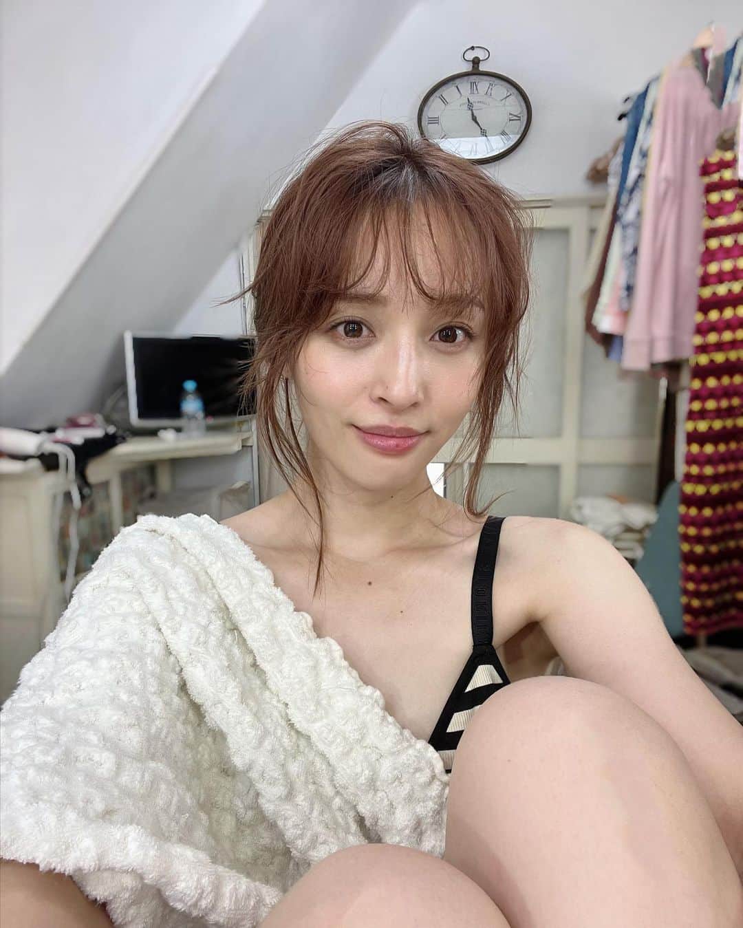 神部美咲のインスタグラム：「今日の撮影 めっちゃ良いの撮れた🥰とおもう。  乞うご期待♡♡笑」