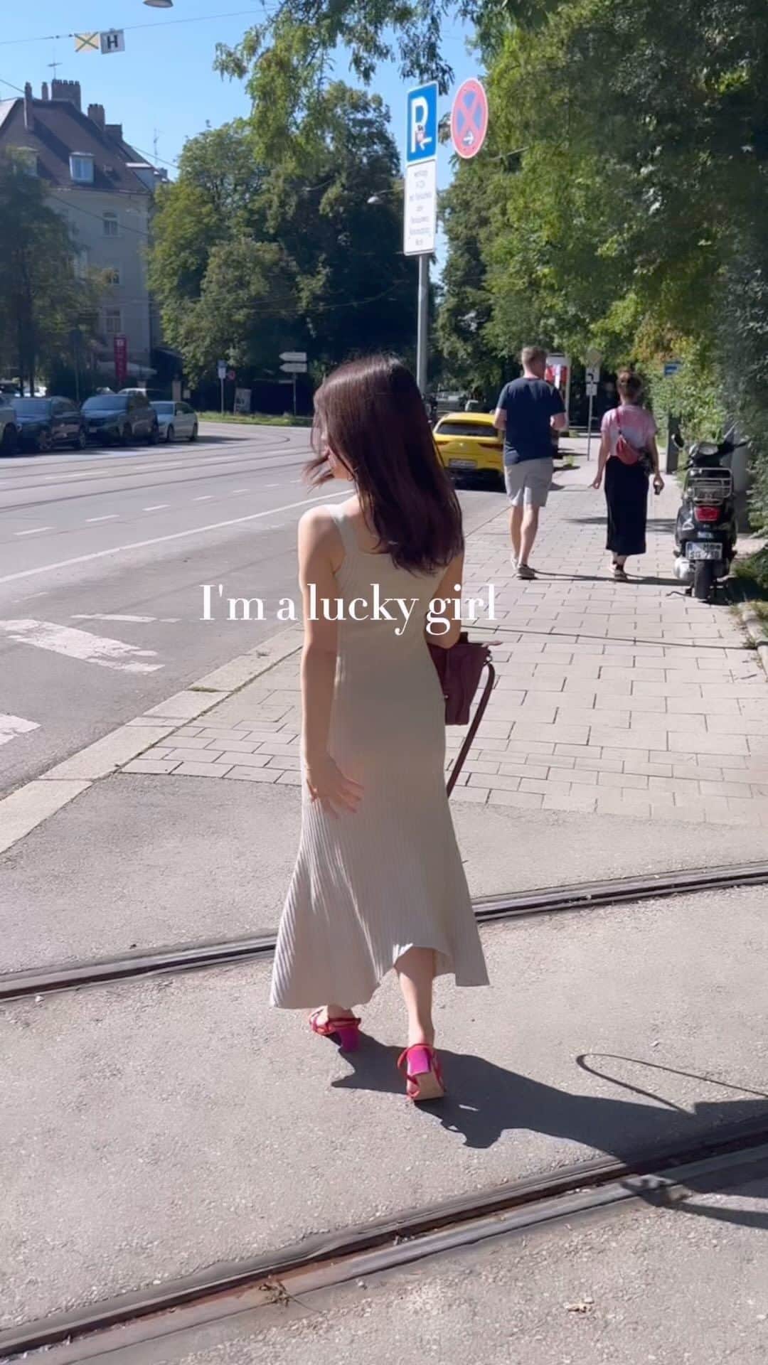 みさきのインスタグラム：「🕊‪𓂃 𓈒𓏸◌‬  アプリじゃなくてノーマルカメラで 撮影してみました:) 仕事人間ってよく言われるくらい 休みの日も働いていて、 どんなお仕事も大好きなんだけど たまにはゆったりお昼寝して ゴロゴロするのもいいですね🌿‬ ܸ  カープイベント9/14 17:30~皆きてね‪‪❤︎‬ お仕事の人も多いと思うので 全然遅れてきても大丈夫です♡ 女の子も男の子もお友達も 申し込み待ってます〜⚾︎  申し込みは私か ルンヌ(@parfumdelune.hiroshima)のストーリーのURLから🫶🏻 #offday」