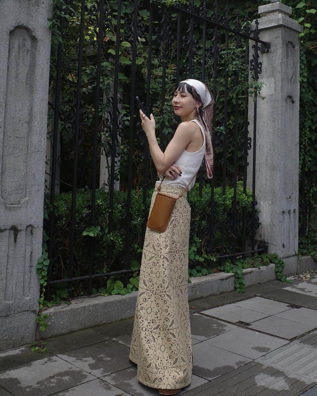 黒石奈央子さんのインスタグラム写真 - (黒石奈央子Instagram)「上海で  宇宙の中心（と勝手にいるだけらしい）  といわれるがままやって来た場所。  このスカート実はSSアイテム❤️  ビスチェもあるんだけどめっちゃ可愛いのでお楽しみにっ！  @amerivintage   #ameri#amerivintage」8月24日 21時16分 - blackstone705