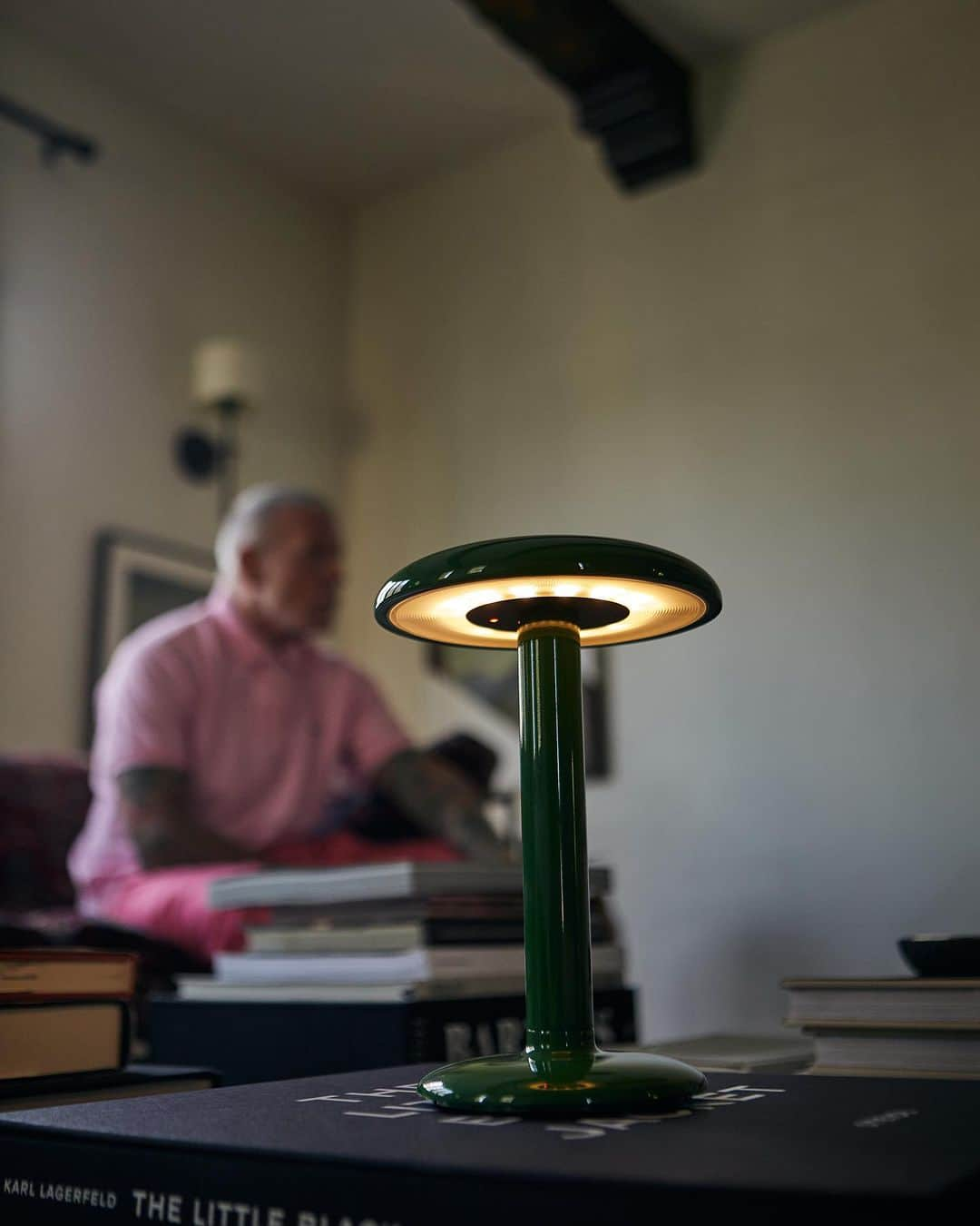 ニック･ウースタのインスタグラム：「One of my favorite gifts this year has been the Gustave lamp from @flos —it’s both stylish and portable.」