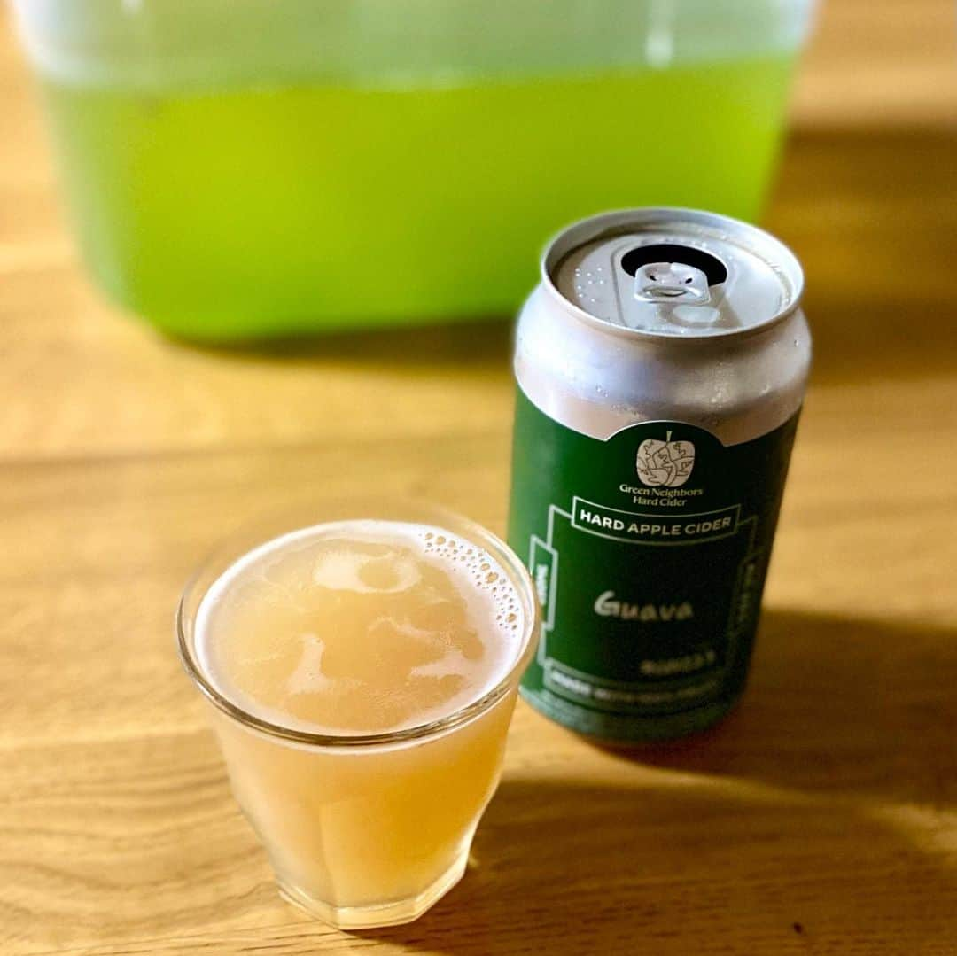 新山大さんのインスタグラム写真 - (新山大Instagram)「#ひづめゆ からの #greenneighborshardcider 最高でした👏👏👏  @hizumeyu @greenneighbors_hardcider  @5kigen  #5きげんテレビ #TVI #8月25日放送 #紫波町 #岩手県 #お土産ハードサイダー #家でめだかを眺めながら飲む #おいしい #グァバ」8月24日 21時28分 - dai_niiyama