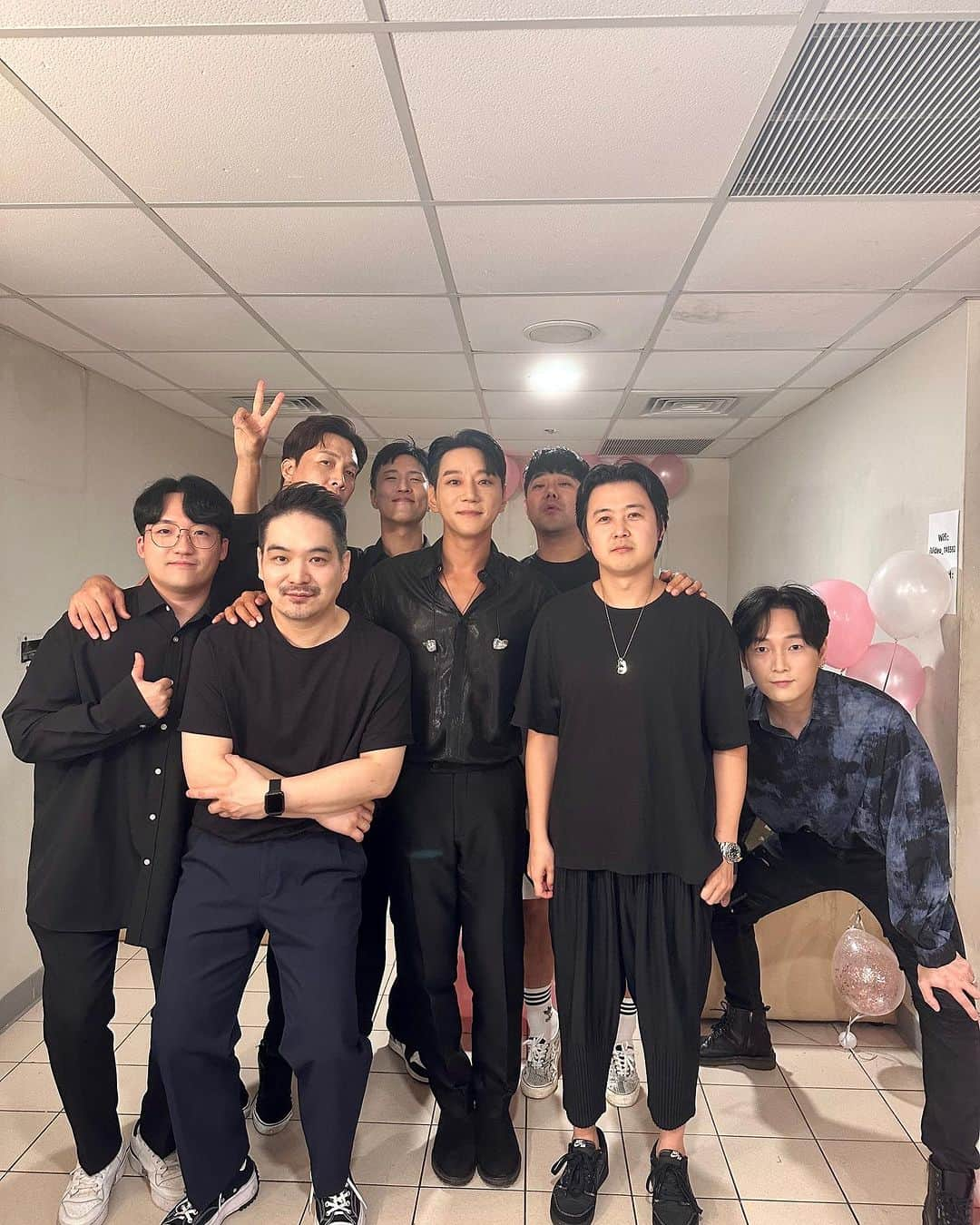 ファン・チヨルのインスタグラム：「Team #taipei #concert」